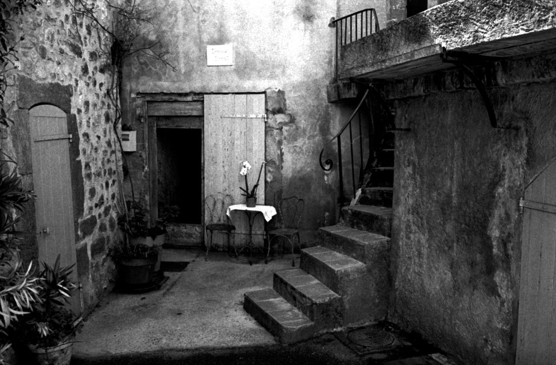 Lourmarin Courtyard.jpg