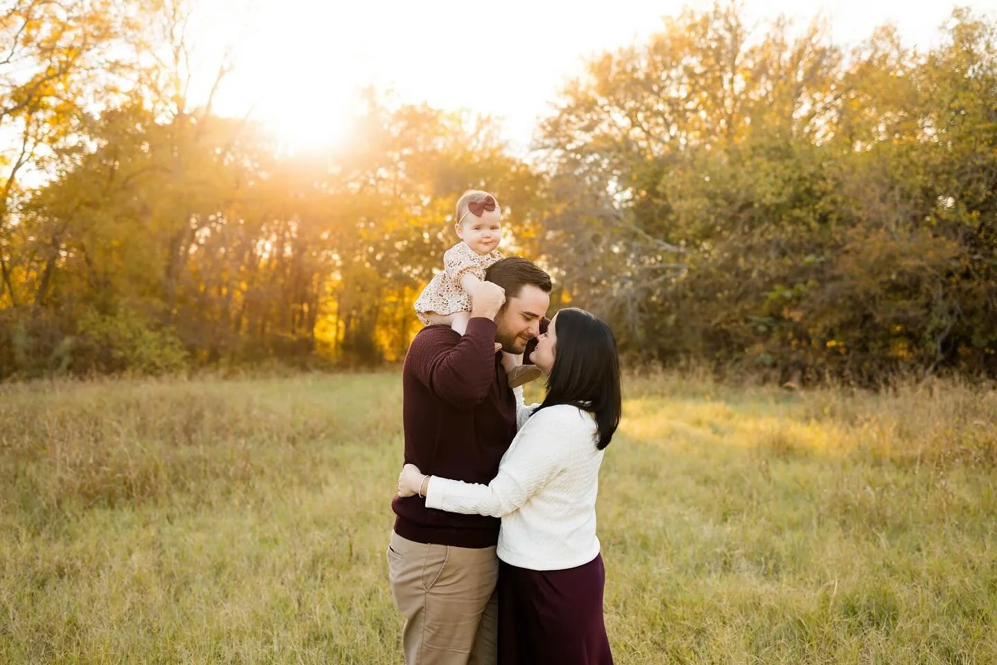 Only 12 hours left to take advantage of the Black Friday discount on valentines and wildflower minis 🫶🏼 link in bio and stories. 
Back to work today 🏃🏻‍♀️ it felt so nice to have two days off! Got to see both Zach and i’s families for