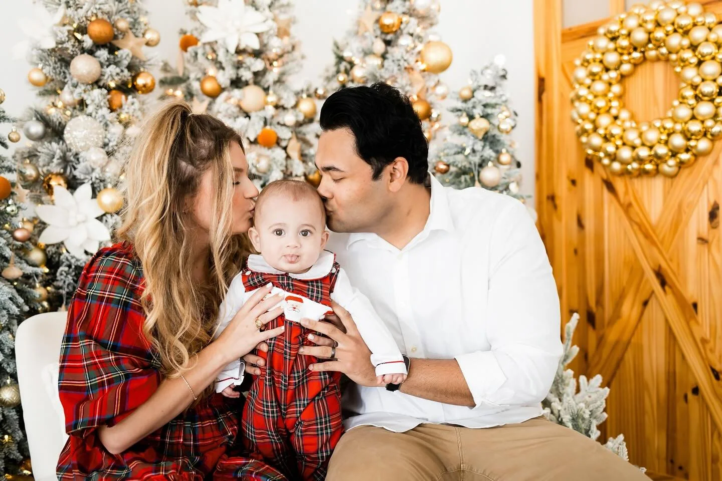 First sneak peaks from my @newlightstudiodfw minis 🥰 
Thank you to everyone who shopped small with me for Black Friday and got their early access spots to 2025’s minis 🥳 your support every year means everything! 
The tongue out photos get m