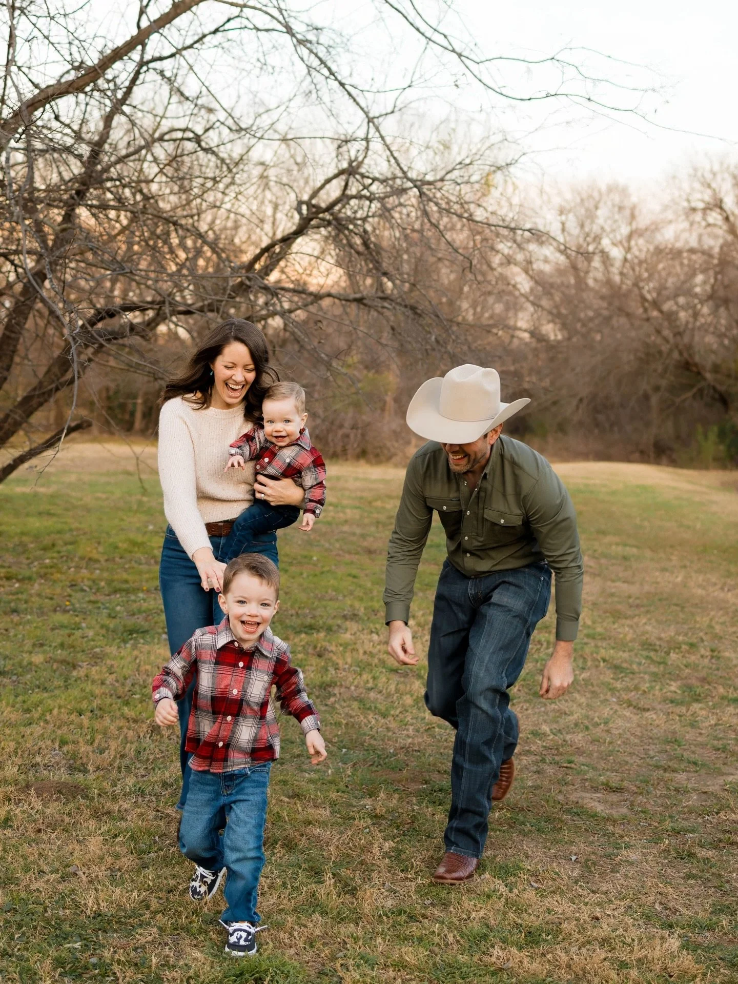 Running around making memories with the Poole family 🥰
.
.
.
#dfwfamilyphotographer #dallasfamilyphotographer #fortworthfamilyphotographer #dfwphotographer #fortworthphotographer