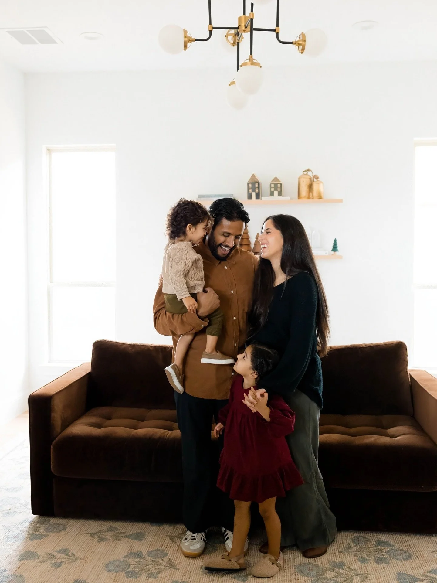 Happy 2026 friends 🌟

When the whole family gathers for the holidays - take the photos 🫶🏼

Associate shot by @maegan.paigealexisphoto 
Edited by Paige 

.
.
.
#dallasfamilyphotographer #dfwfamilyphotographer #familyportraits #fortworthfamilyphotog