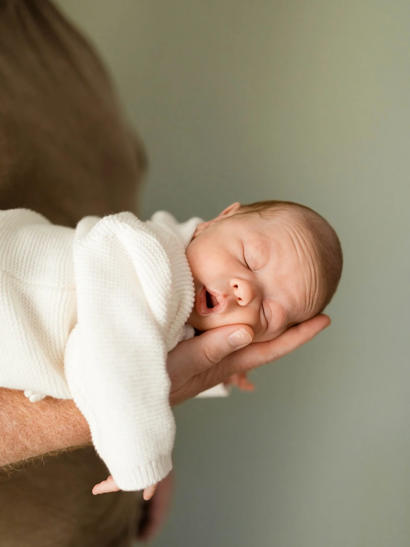 Welcome, Arlo 🤍 

I am SO excited to share the newborn sessions I&rsquo;ve had the honor of shooting the last week, up first: Arlo! 

One of my goals this year is to keep up with blogging - I&rsquo;ll be writing an in home newborn session prep and t