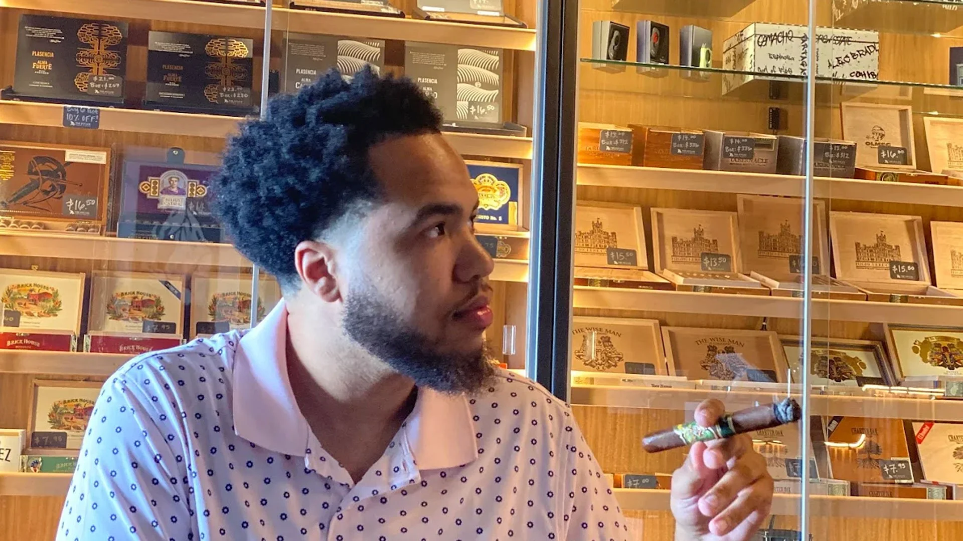 estate_cigars_and_social_time_for_a_smoke.jpg