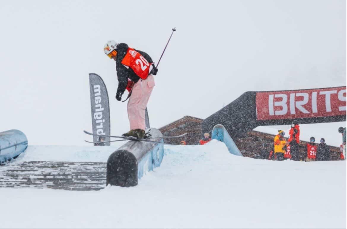 Finlay competing in hes baggy ski pants