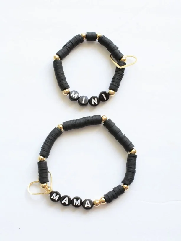 Mama-miniblackbracelet2.webp