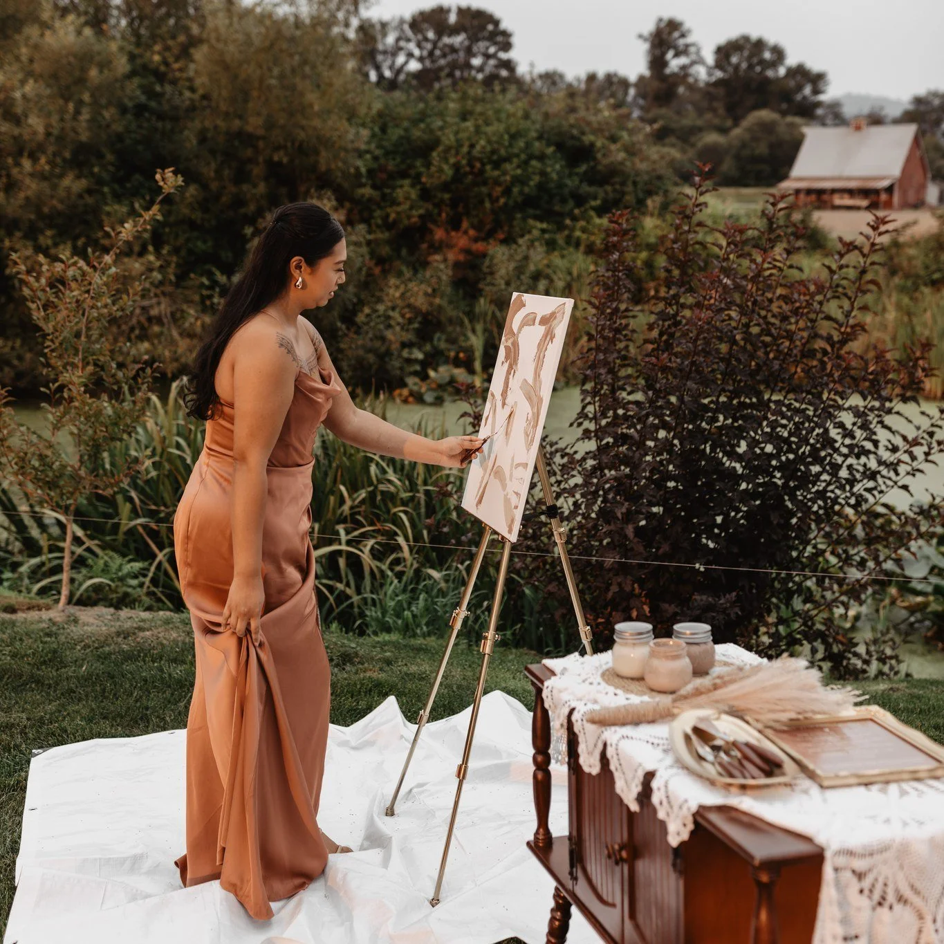 A guestbook turned into a masterpiece. Instead of signatures on a page, each guest added a brushstroke to a collaborative painting, creating a one-of-a-kind keepsake for the couple to treasure forever.

Photo: Emerald AZ Photography @emeraldazphotogr