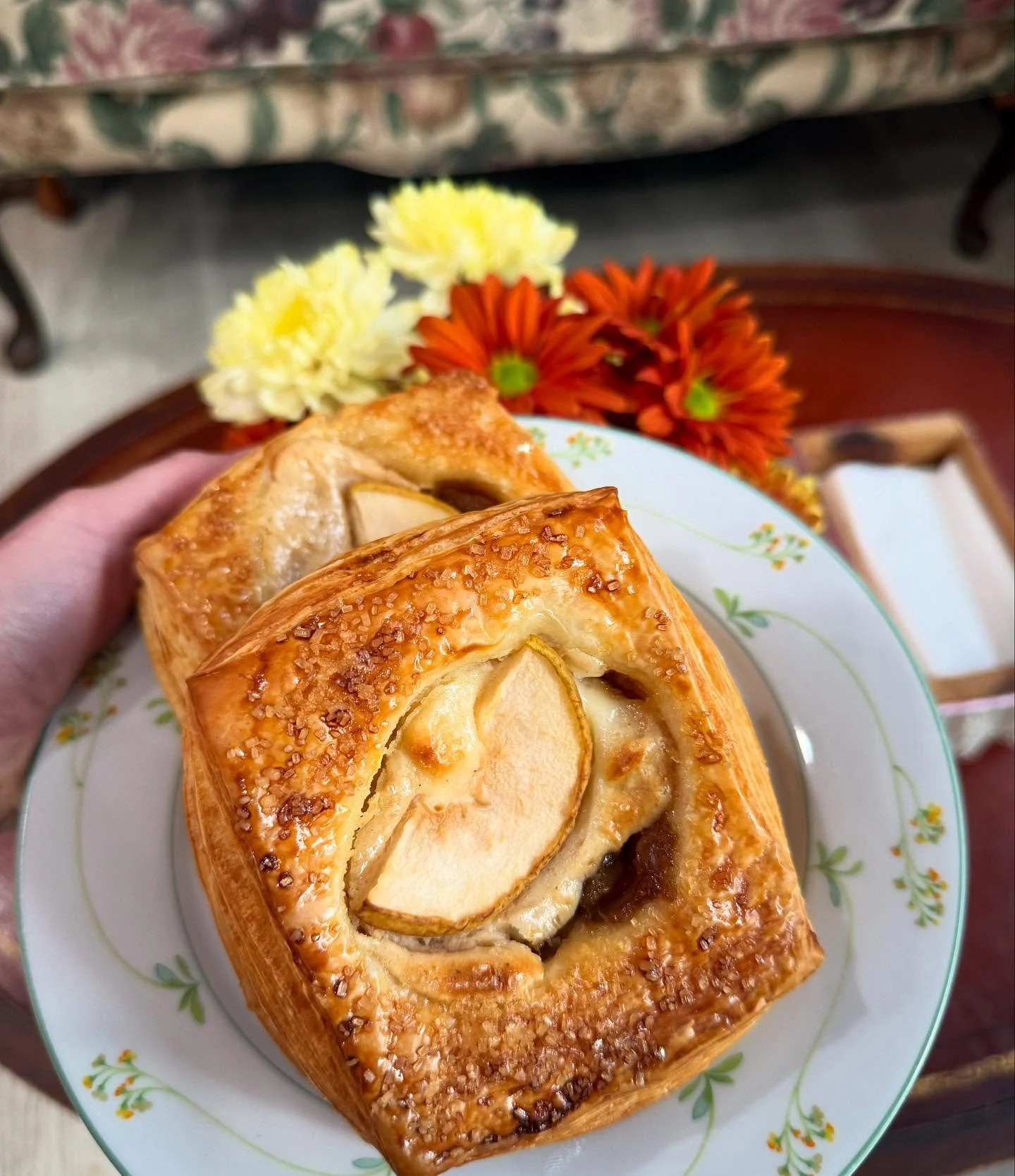 October menu is up on our website!! We&rsquo;ve got some super special fall flavors for you, including our Chai Pear Danish!! 🍐☕️🥐🍁 

Featuring a chai cheesecake filling, pear compote, sliced pear, &amp; demerara sugar

Links are in our bio to vie