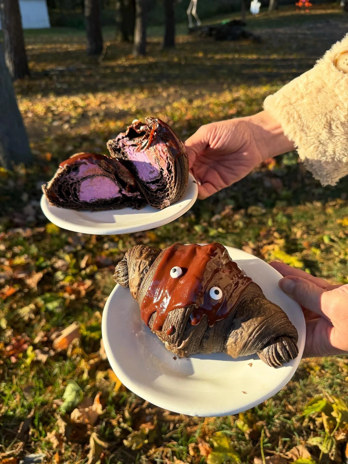 Black cocoa ube croissant monsters !!! 🦇💜😈🖤🕷️

These little creatures are haunting Butterjoy for the weekend&hellip; black cocoa croissants with an ube mascarpone filling and topped with a dark chocolate ganache 🖤 

Limited supply for Halloweek