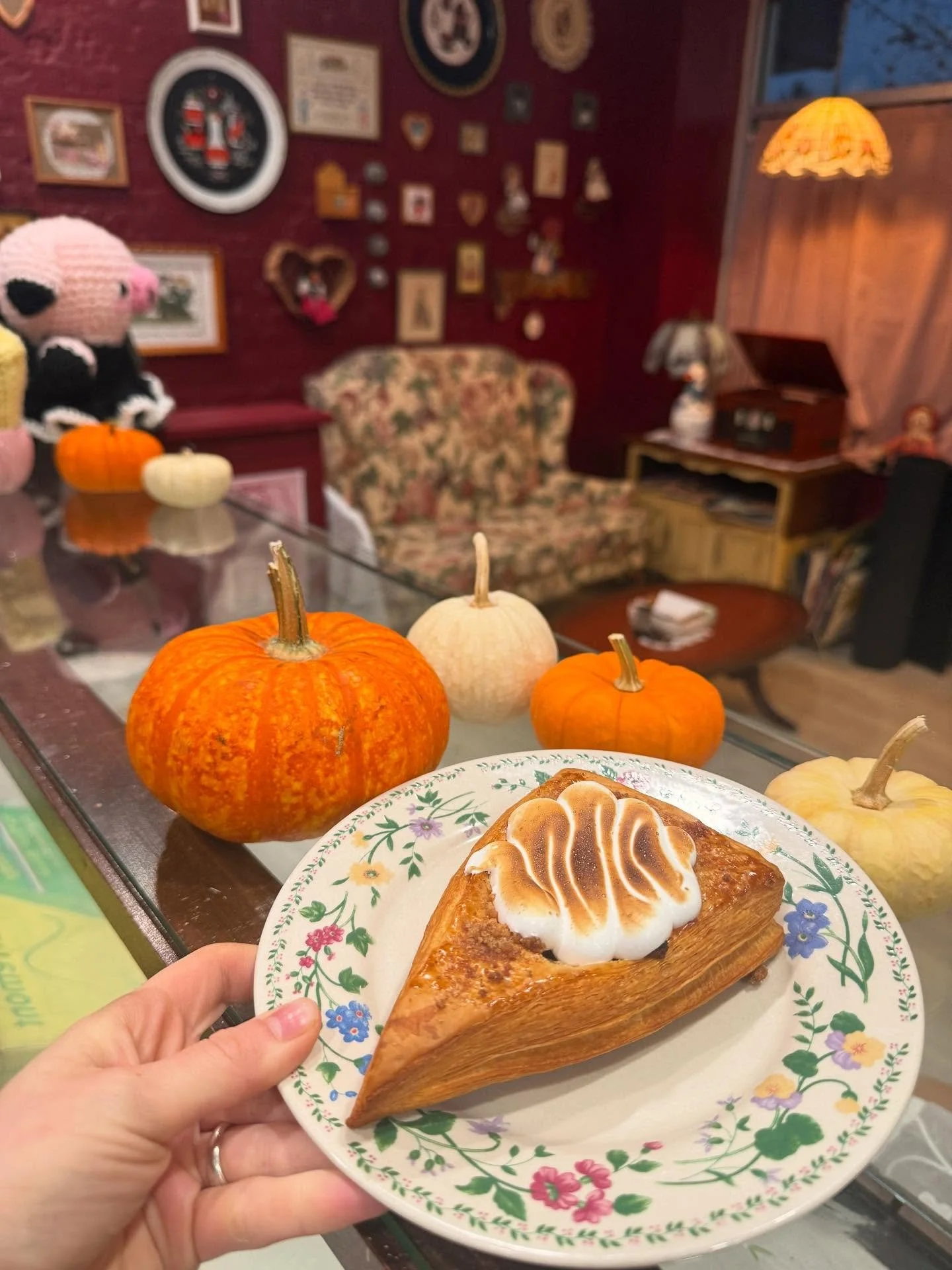 Pumpkin Pie Danish for November 🎃🥧🍁

Try one at the shop or get an early taste today @winterswancoffee or @unionplacecoffeeroasters 💌

These are also available for preorder on our Thanksgiving menu!!