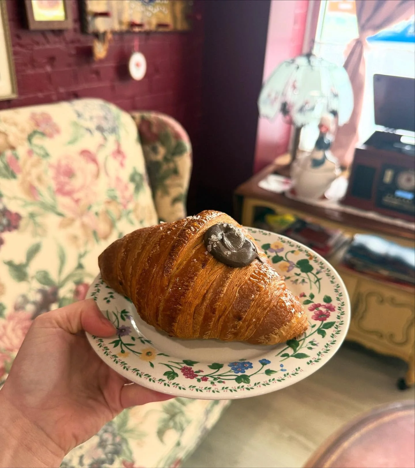 Maple Hojicha Stuffed Croissant on special !!! 🍁🥐

Still have a few left in the case today or grab one this weekend &lt;3