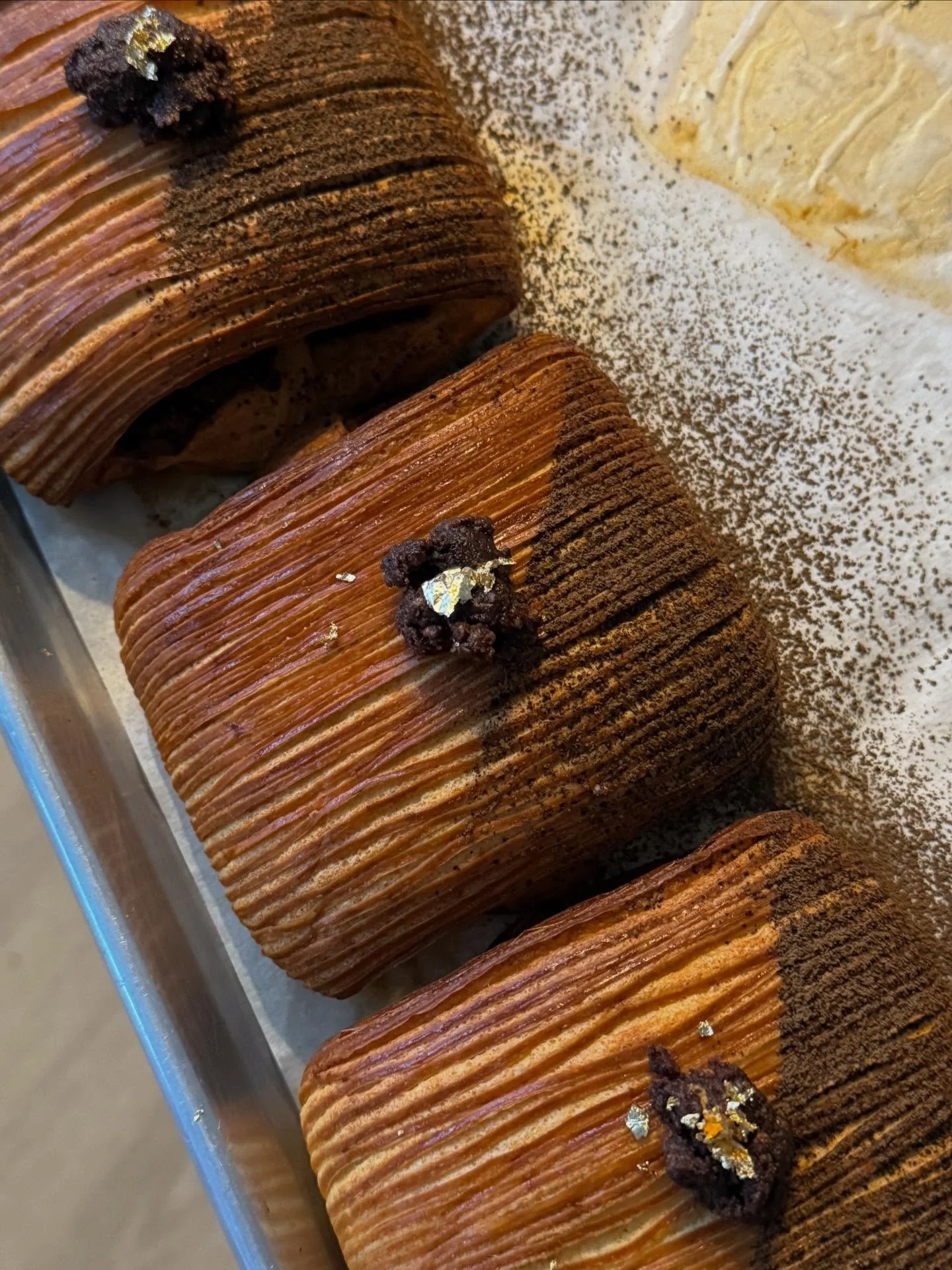 New special this weekend only !!

Chocolate Hazelnut Hojicha Pain Suisse 🌰🍫🌰🍫
Filled with housemade hazelnut chocolate filling and vanilla pastry cream. Topped with more chocolate hazelnut and Hojicha.