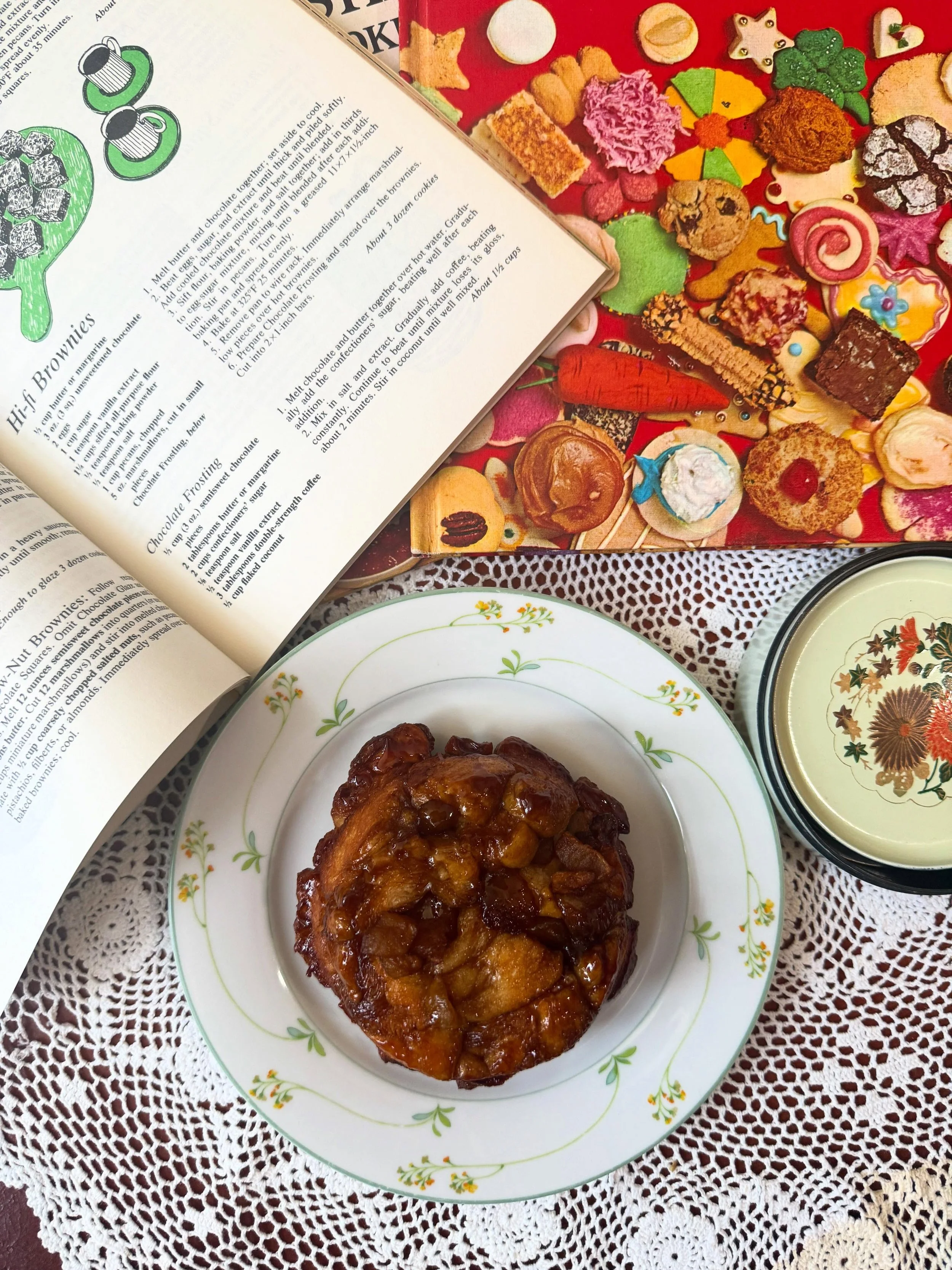Apple Sticky Buns on special this weekend!! 🍎🍏🍎🍏

Made with pieces of croissant dough, local Crispin apples, brown sugar, &amp; cinnamon. Available today through Sunday while supplies last!!