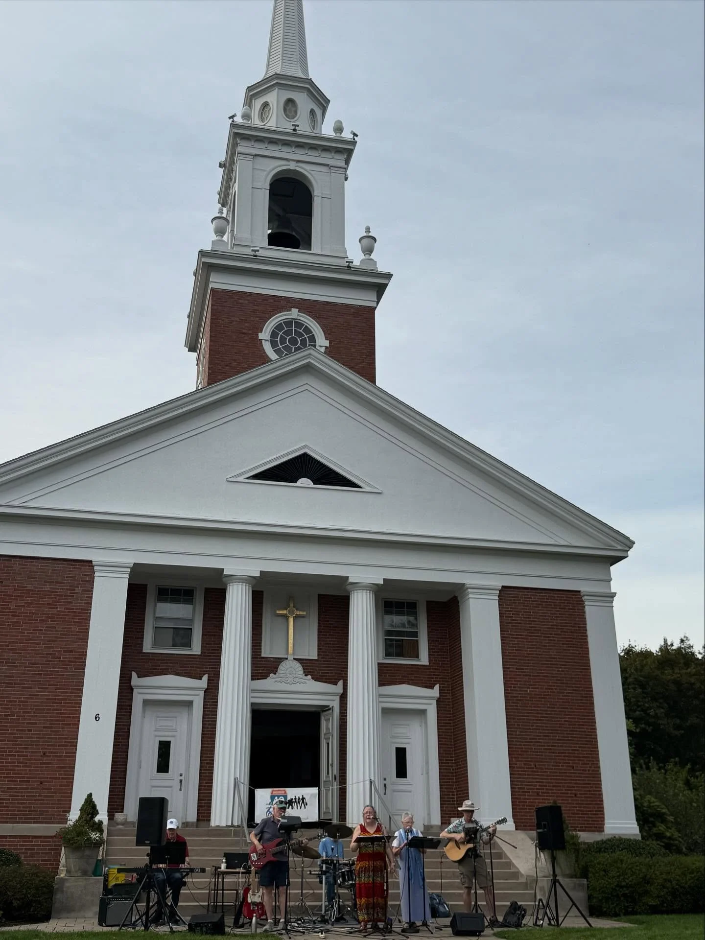 Thank you Highway 49 for an afternoon of great music and fellowship! And thank you to everyone who brought cookies, drinks, and a bubble machine 🫧! How great to have a chance to share Redeemer&rsquo;s warm welcome with so many people!  #Porchfest202