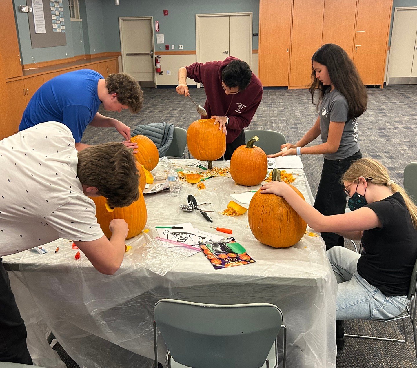 Our Youth Group had a great time getting ready to celebrate Halloween / All Hallow's Eve!  Check out those great Jack-o-Lanterns! 🎃 🎃 🎃 🎃 🎃 #CreativeCarving #HappyHalloween! #OurRedeemerLexington
