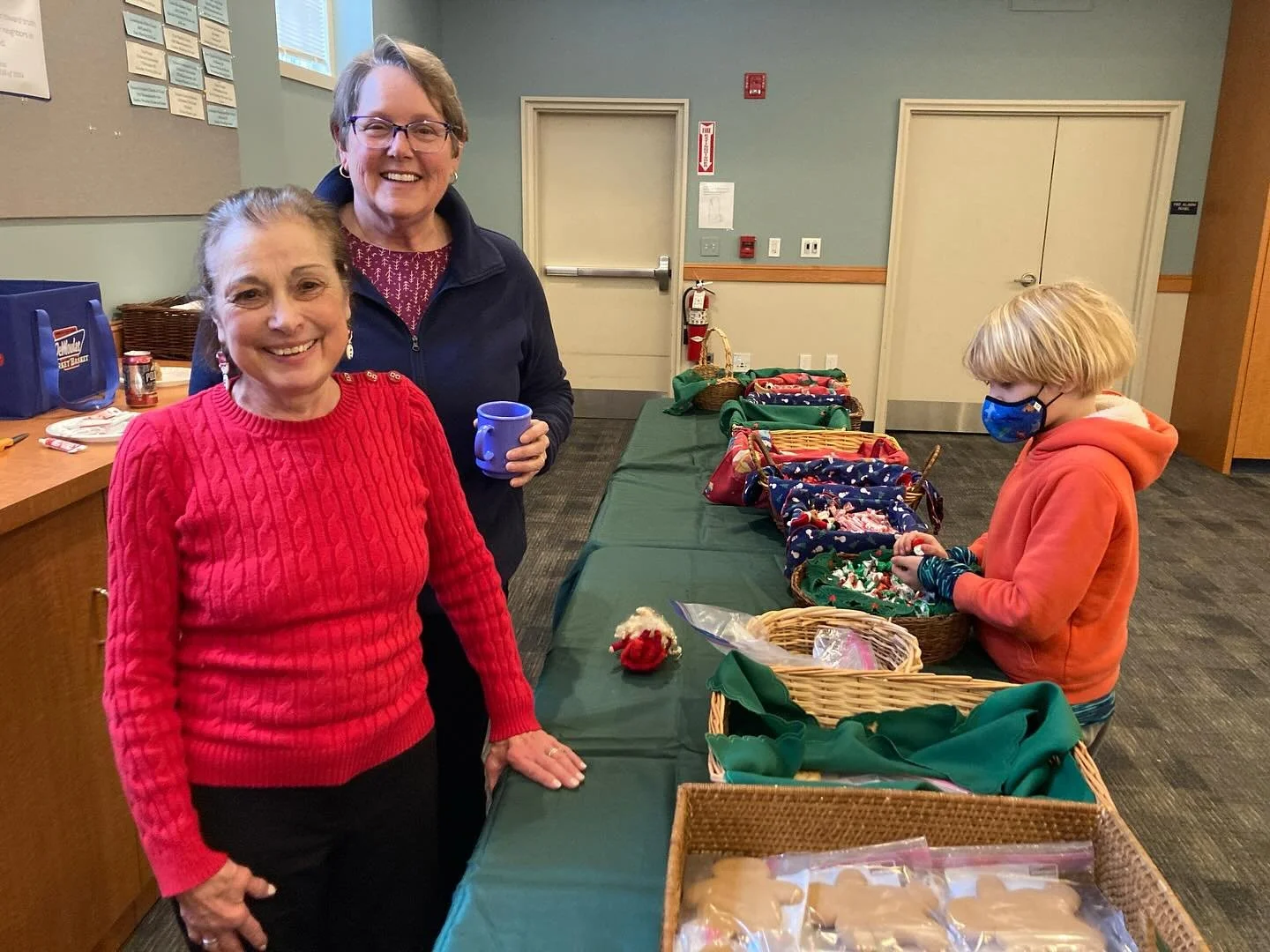 THANK YOU to Helene for another magnificent cookie-decorating extravaganza! Our parish loves to be together, and moments like this after our Sunday service are precious and important. Subscribe to our weekly Thursday email or to Mtr Emily&rsquo;s Sat