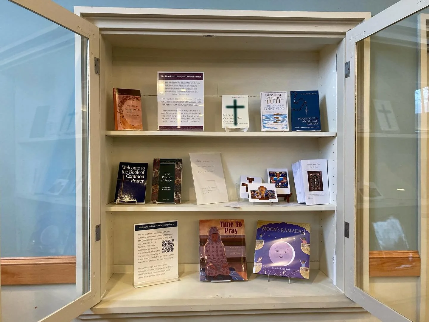 The Handley Library Nook in the Great Hall has some new books! Check it out next time you&rsquo;re in the building.