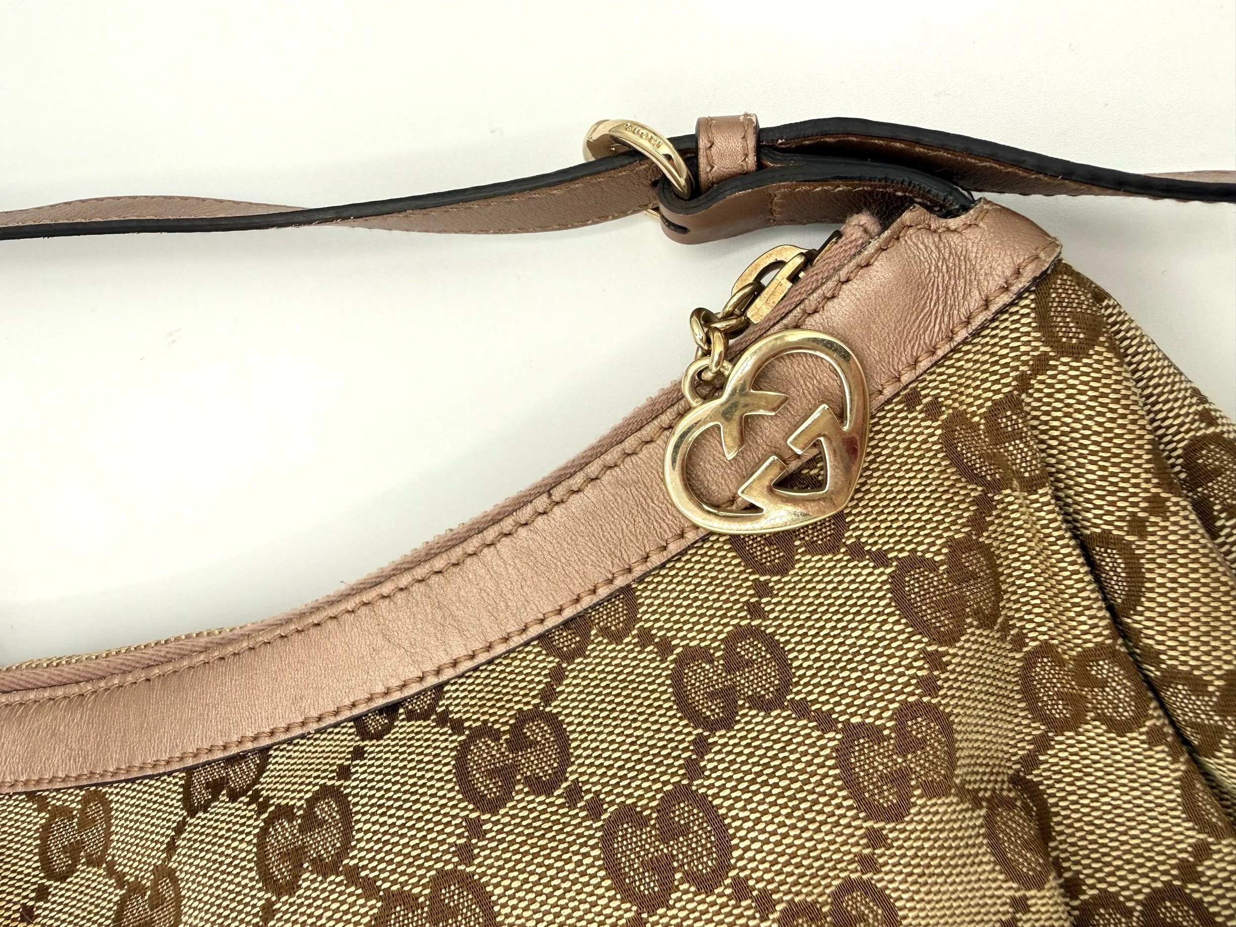 Gucci Pochette Zoom In