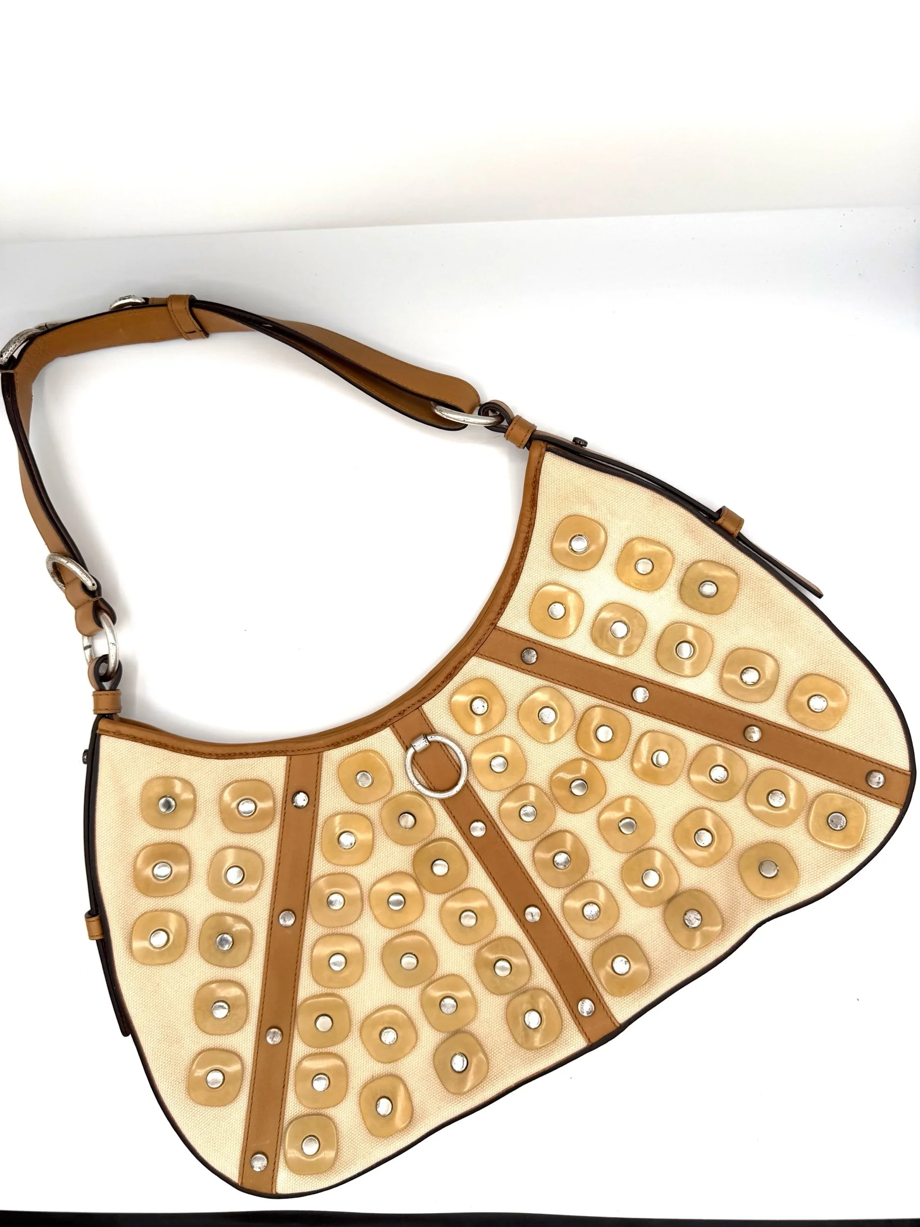 YSL Saint Laurent Grommet Mombasa Front