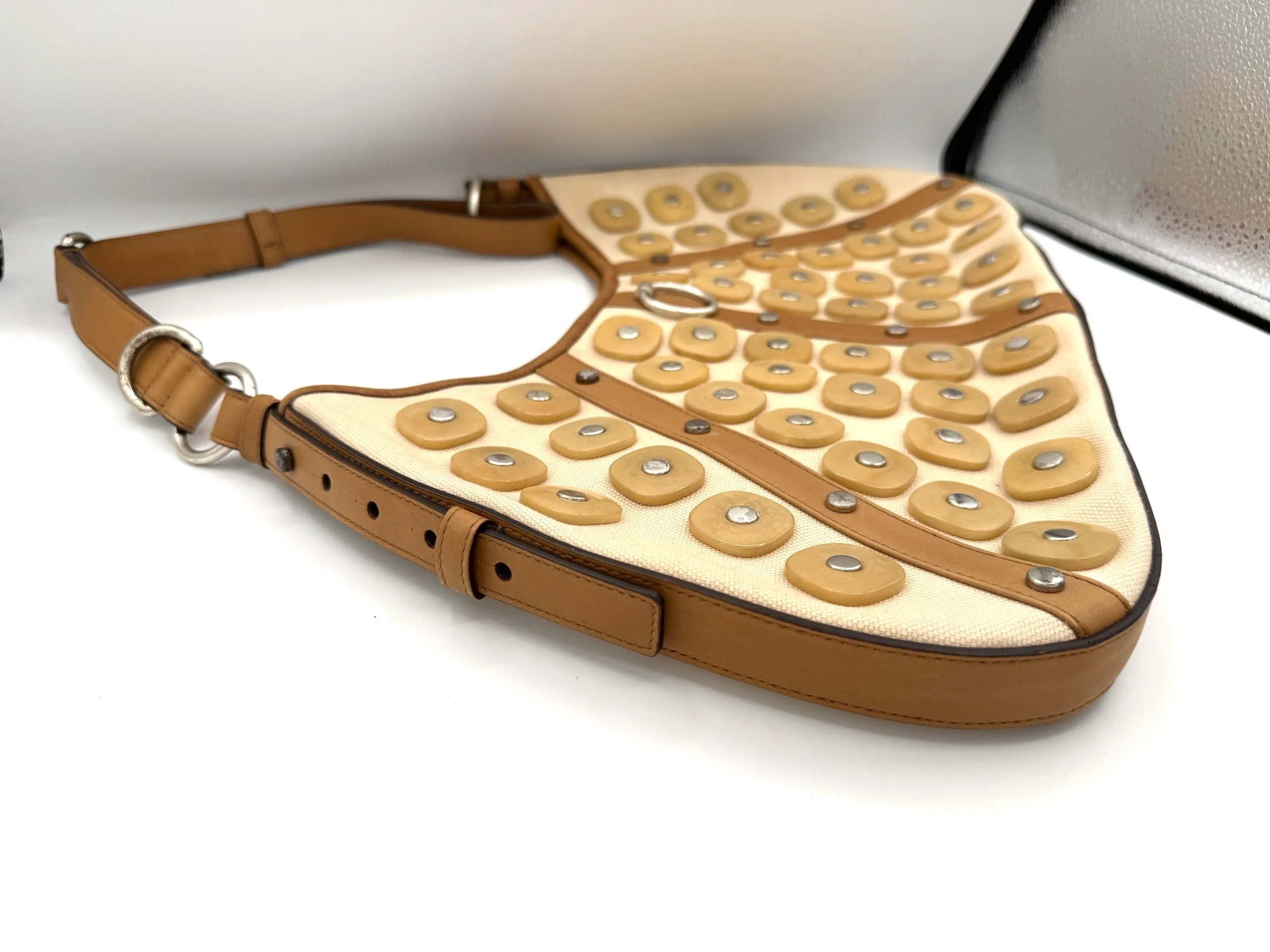 YSL Saint Laurent Grommet Mombasa Side