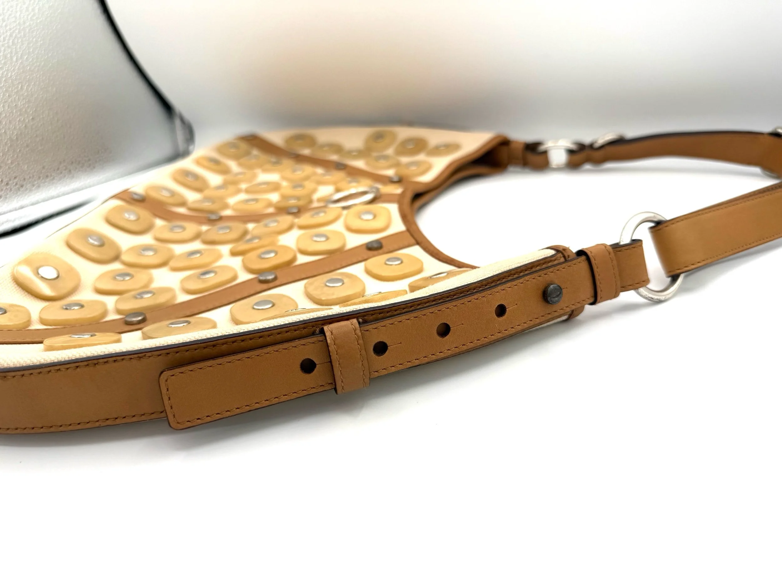 YSL Saint Laurent Grommet Mombasa Side