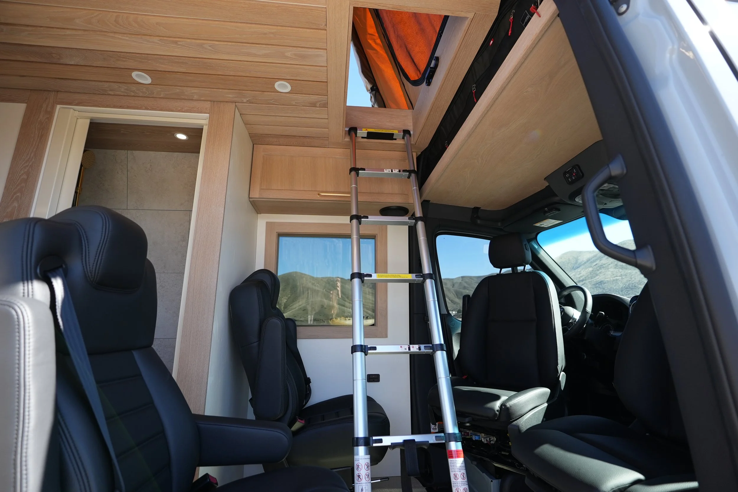 Custom Crafted Vans Family Van 55-15.JPG