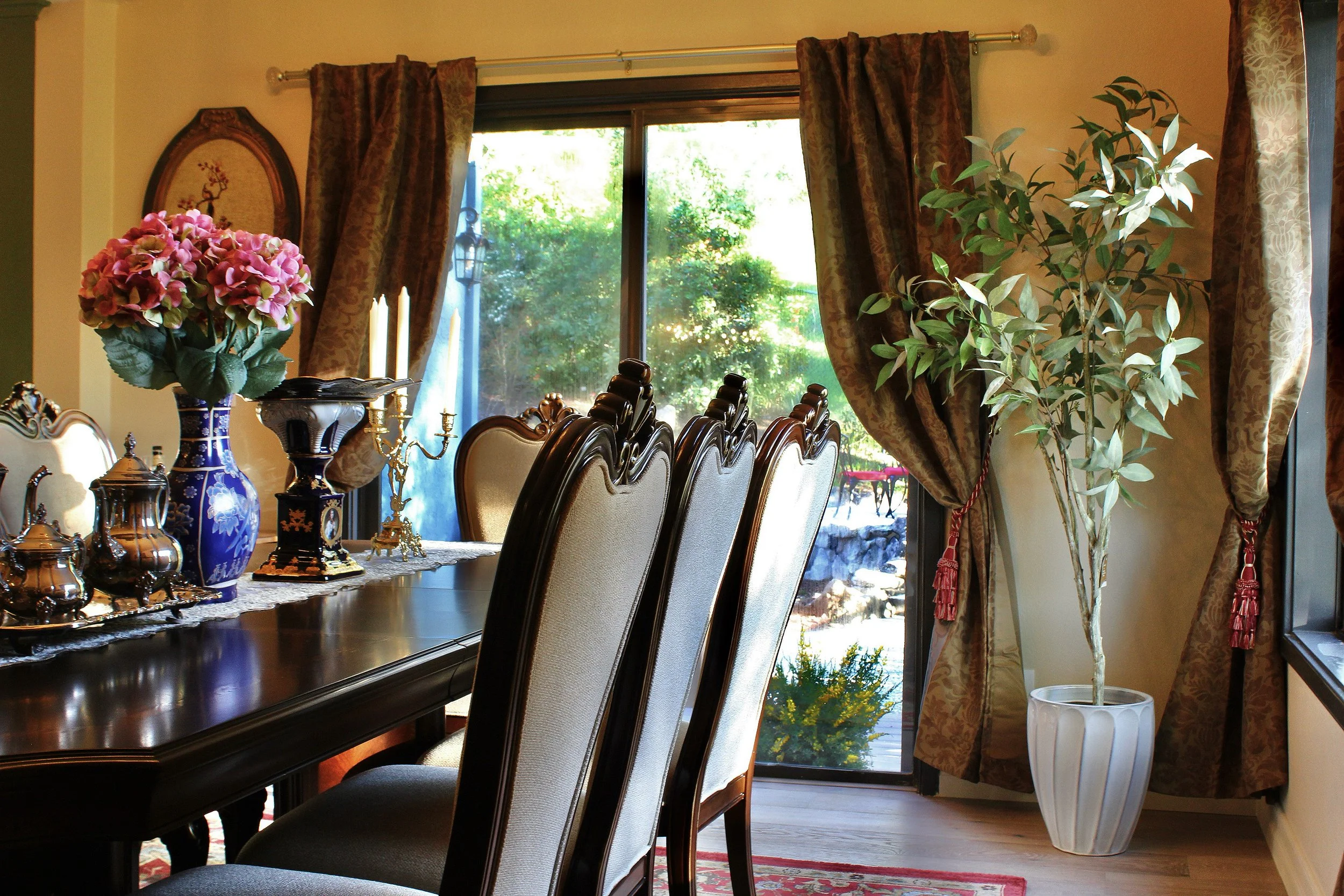 Dining Room with Mini Bar
