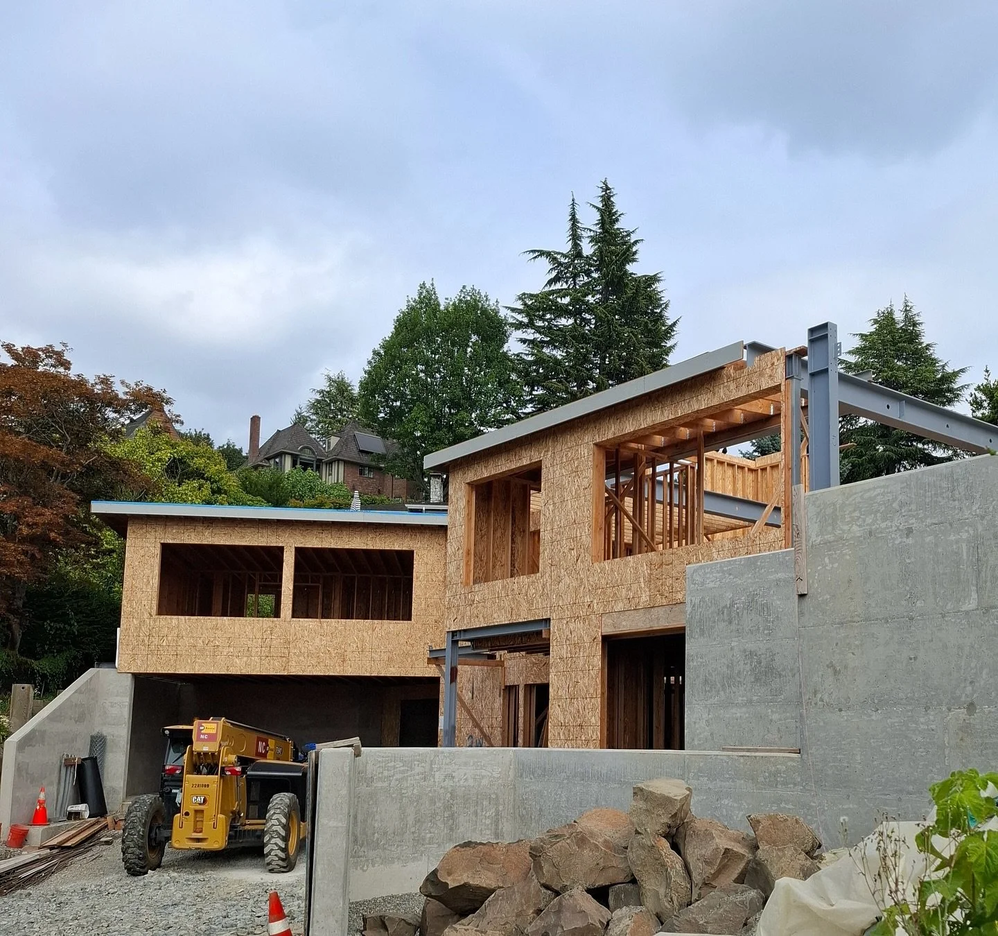 Our #BlueRidgeCustom project is taking shape!

The Facilitators team is hard at work installing framing and steel structures, laying the groundwork for expansive windows, clean lines, and a modern design rooted into its hillside site.

Stay tuned as 