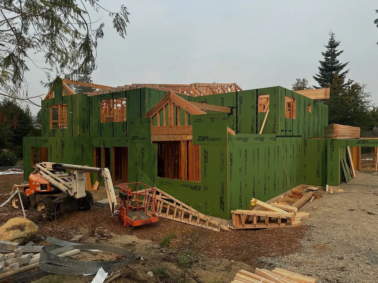 Lots of progress at our #EdmondsEstate project! 🏡

The floor plan is beginning to take shape, revealing the open, inviting layout of this modern transitional design

This design will include: 
+ vaulted ceilings with exposed beams 
+ spacious kitche