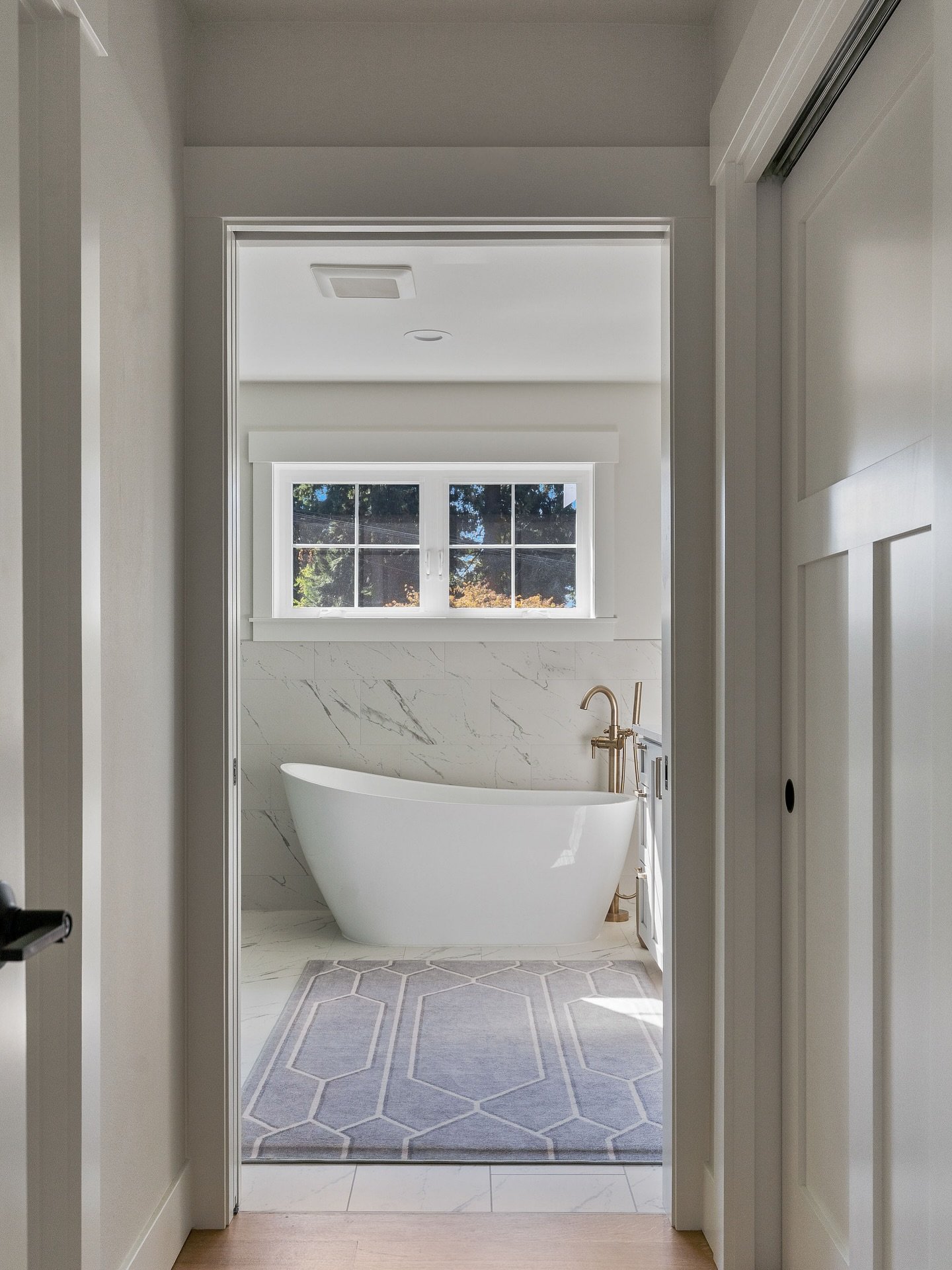 A quiet moment waiting for you at the end of the hallway 🛁

This space was designed to invite pause, a balance of light and calm leads you towards a room meant for unwinding 

architect @h2darchitects 
builder the alhadeff group
photographer @anasta
