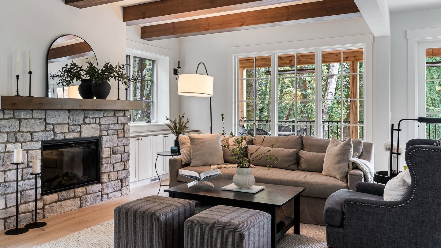 Designed for Pacific Northwest days like this ☔️

Rain beyond the windows and interiors that feel grounded, warm, and effortless

architect @h2darchitects 
interiors @h2darchitects 
builder @rainiercustomhomes 
photographer @anastasiyahomes 

#newbui