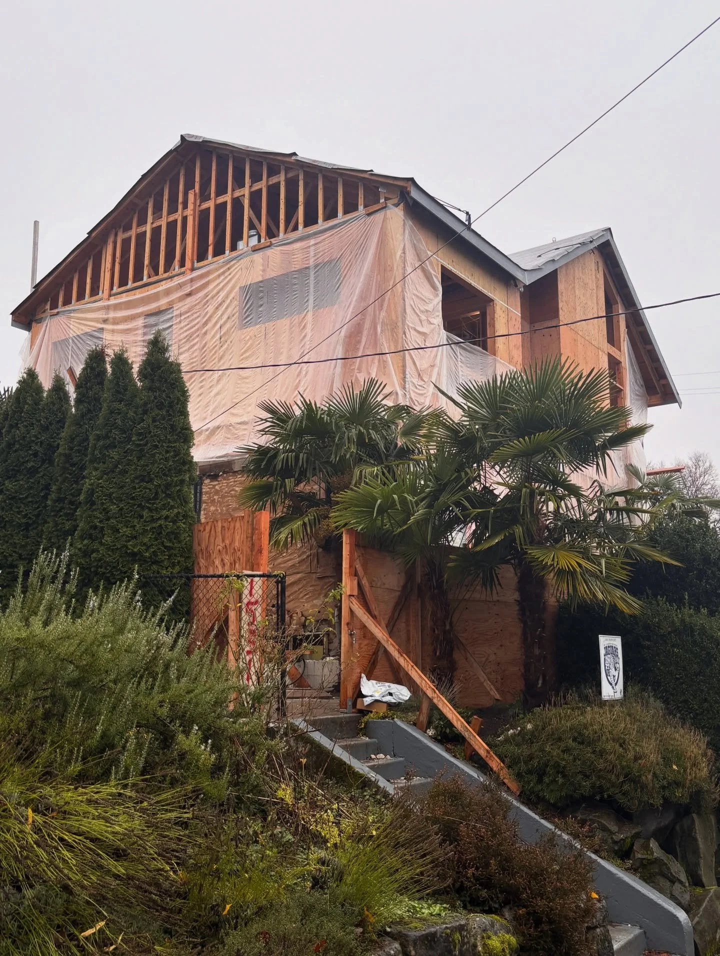 Our #modernminimalist project is taking shape 🛠️

This second-story addition transforms a single-story home with a daylight basement into a modern retreat in the heart of Seattle

Clean lines and expansive windows bring in natural light while framin