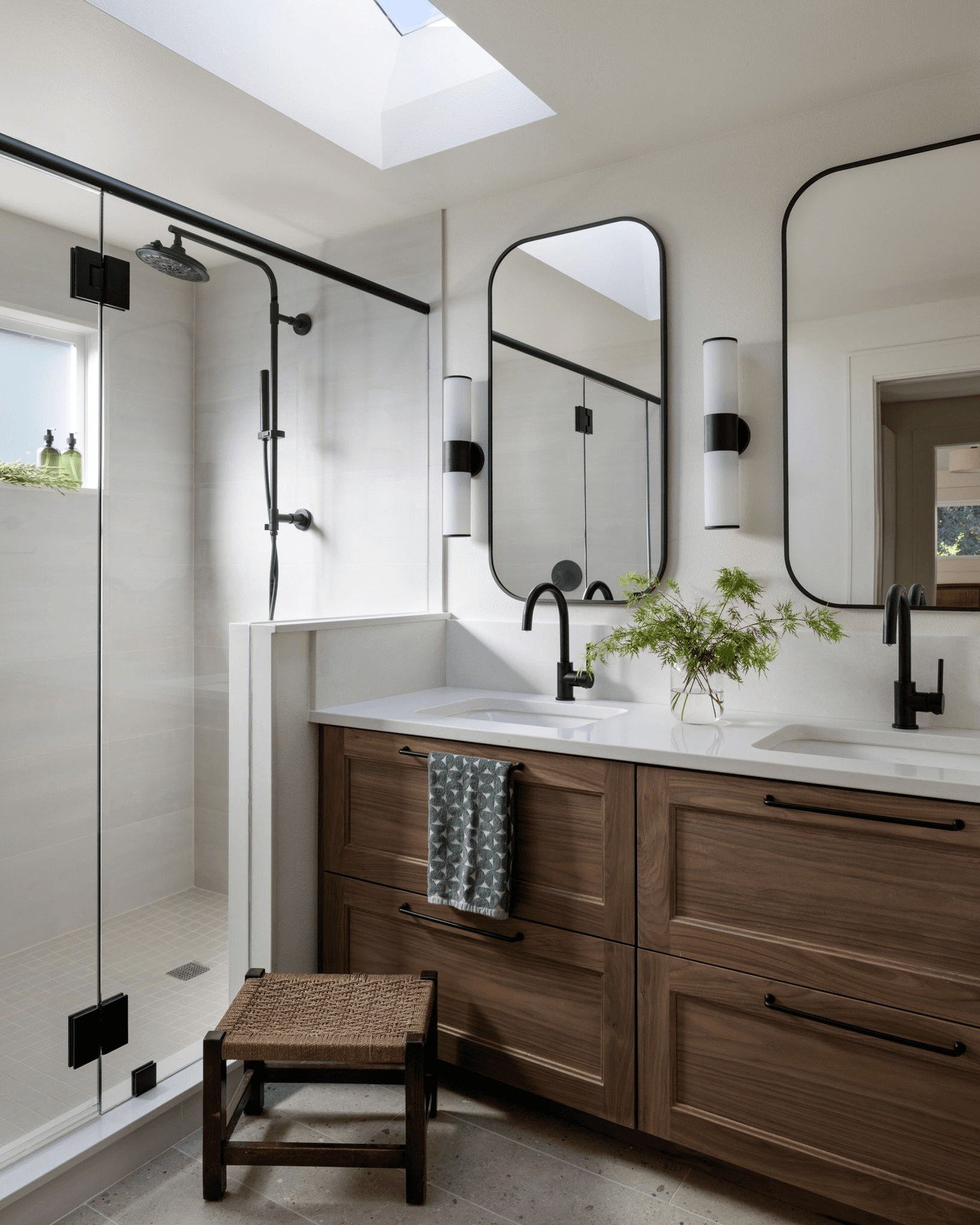 Natural light, warm wood, and restrained detailing come together in this quietly luxurious residential bath.

architect @h2darchitects
interiors Shannon Adamson Interior Design 
photography @mirandaestes

#h2darchitects
#luxurybathroom
#pnwarchitectu