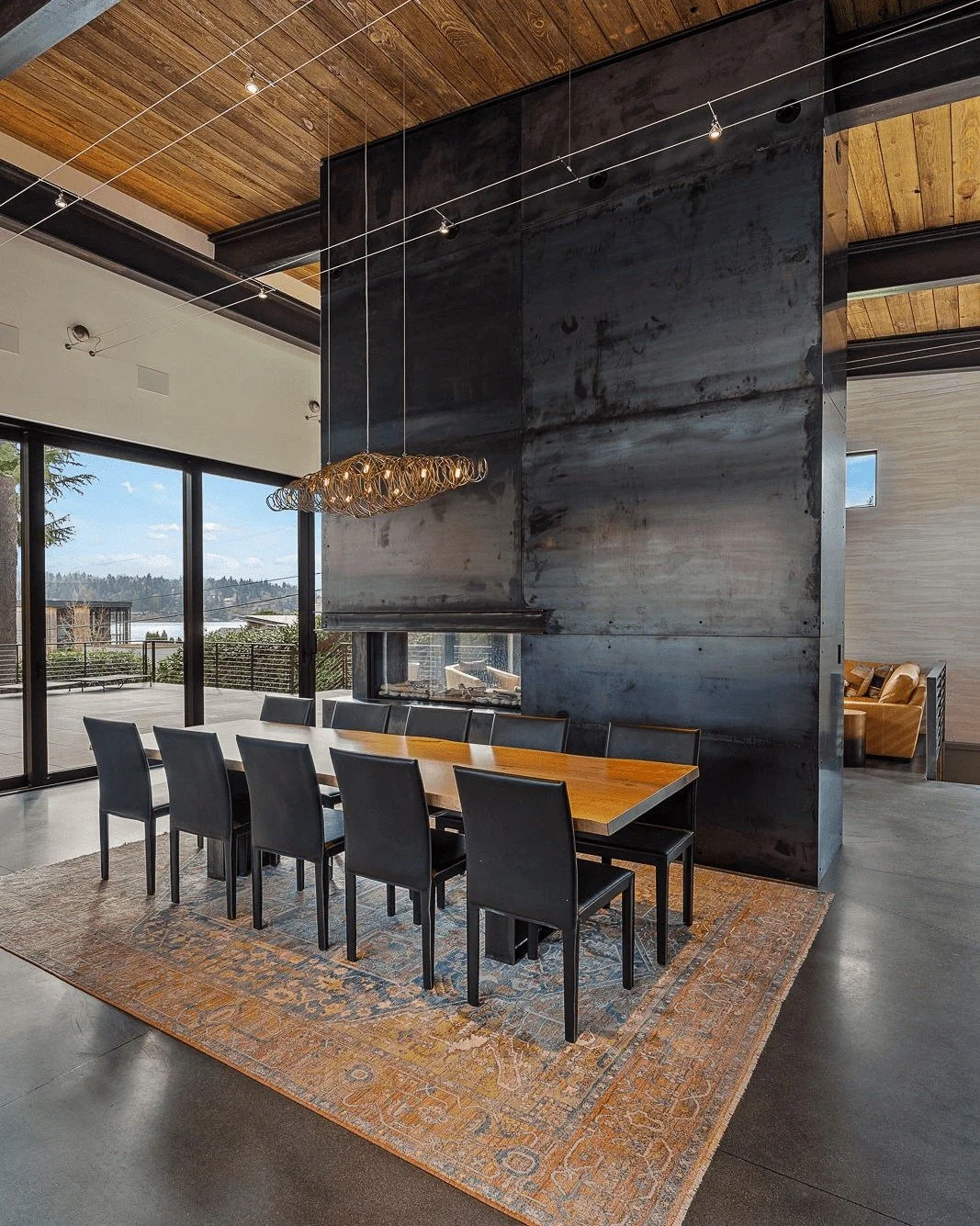 Intentional design and detailing.

Dark steel, warm wood, and sculptural lighting come together to create a space that feels bold, grounded, and unmistakably personal. Every material choice adds weight, contrast, and character.

architect @h2darchite