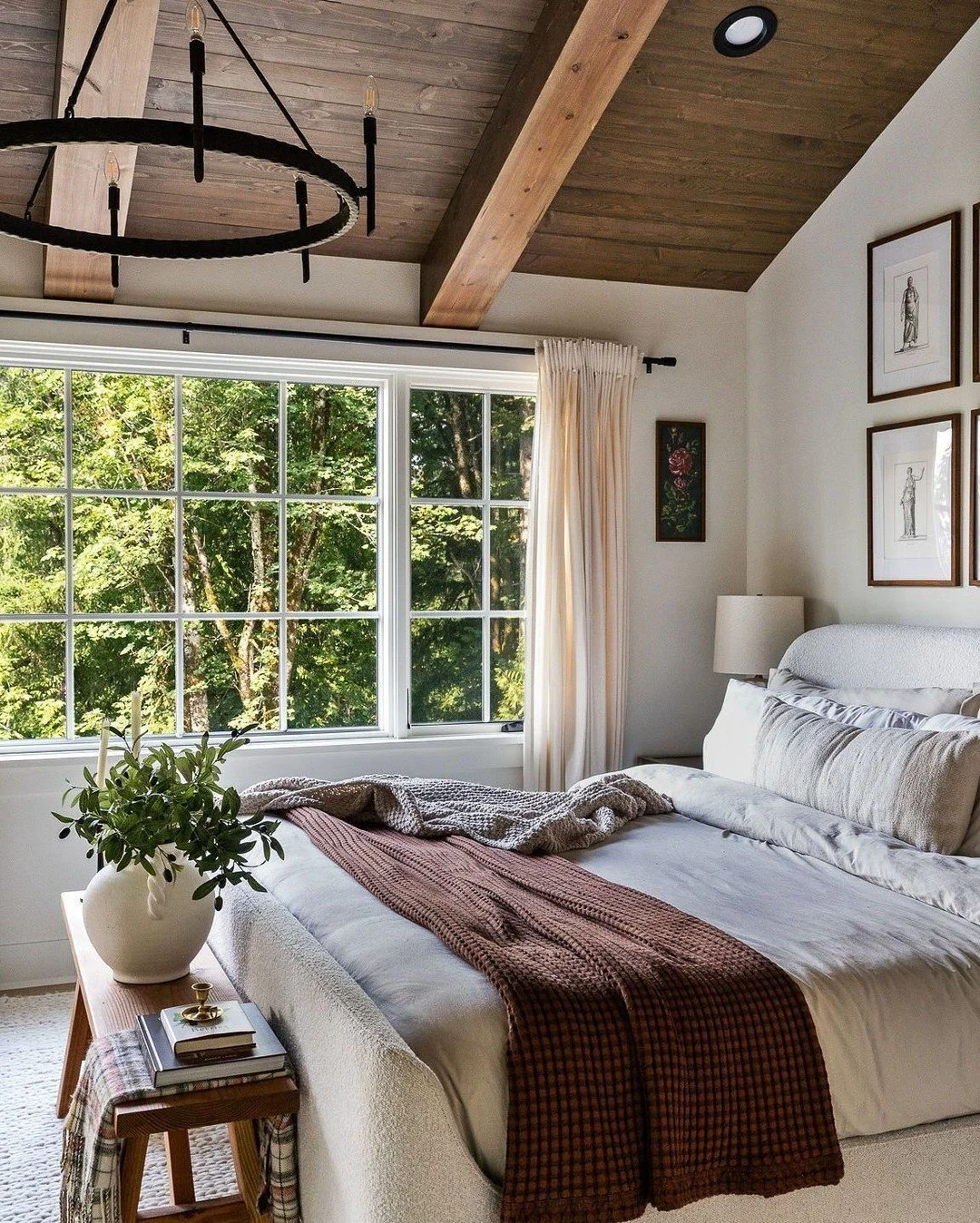 Sleep in the tree tops! 

Our Cougar Mountain Custom home was designed to bring the home's natural surroundings into the heart of daily living. The result is a home that balances elegance and comfort while celebrating the character of its site.

Visi