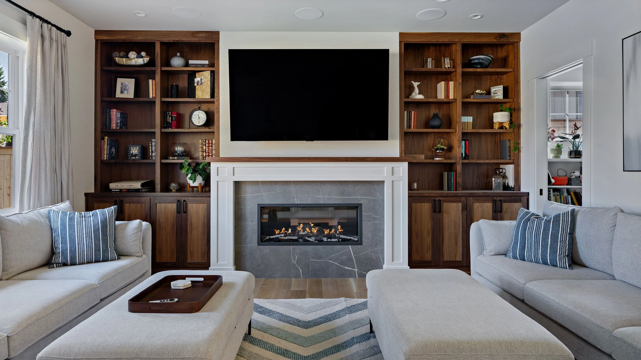 Houzz.com: Shoreline Custom Class featured in '7 Ways to Make Your Living Room More Sociable' Article January 2026