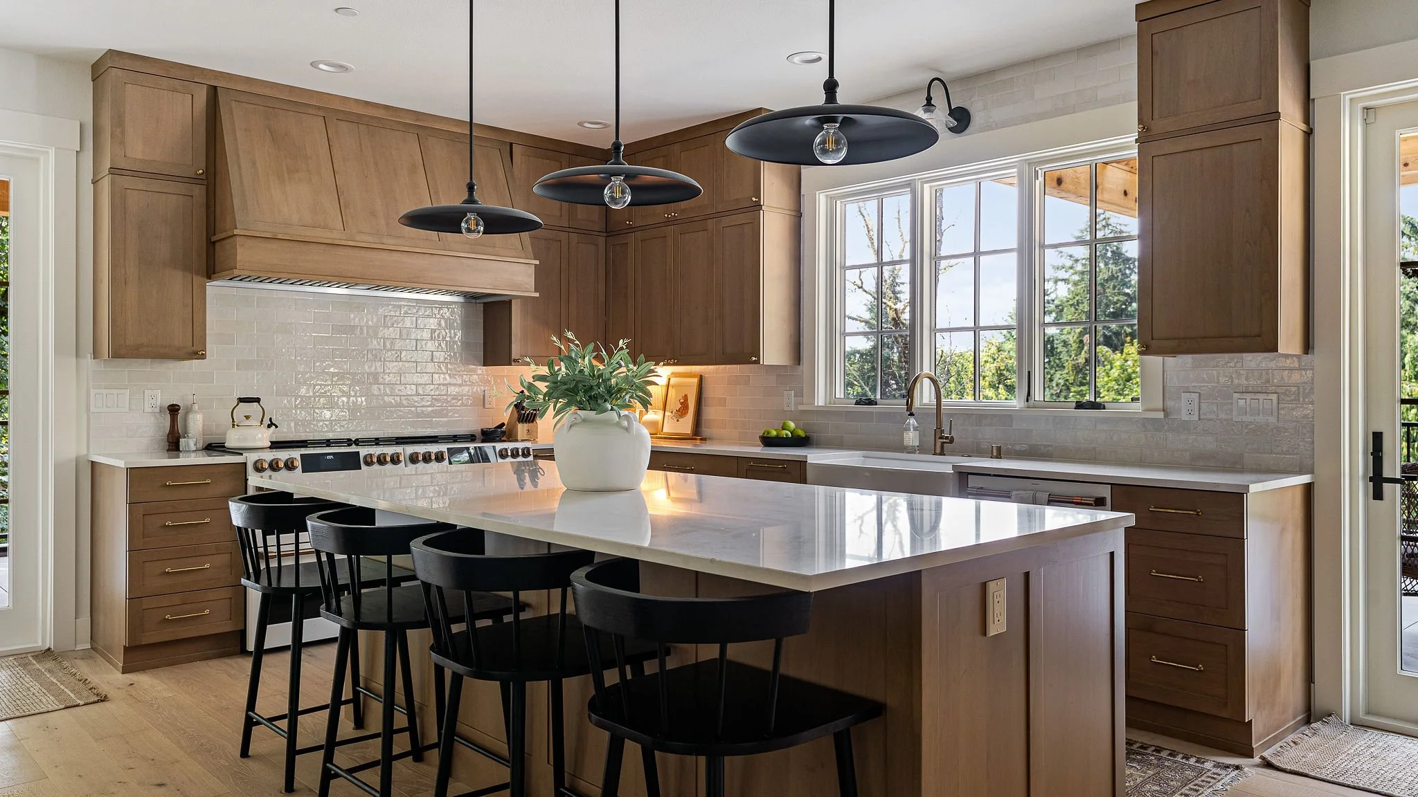 Houzz.com: Cougar Mountain Kitchen featured in 'Light-Filled Oak Kitchen Designed for Everyday Living' in January 2026