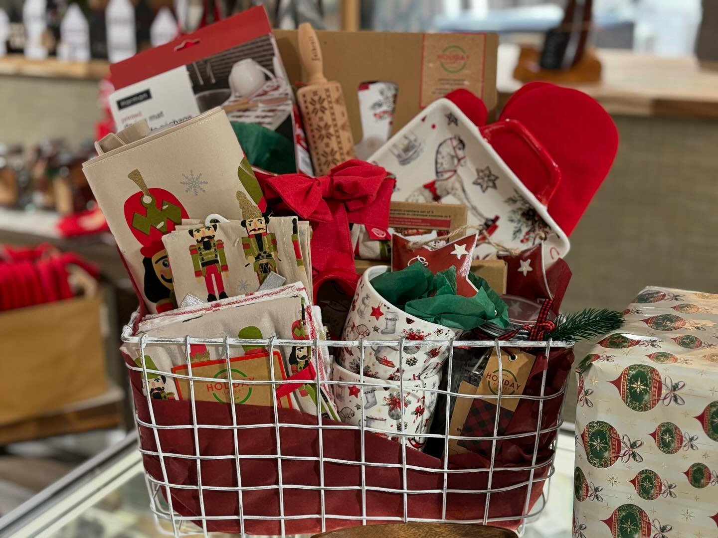 Come in today to enter our draw for a holiday gift basket 🎄 
🎁No purchase necessary🎁