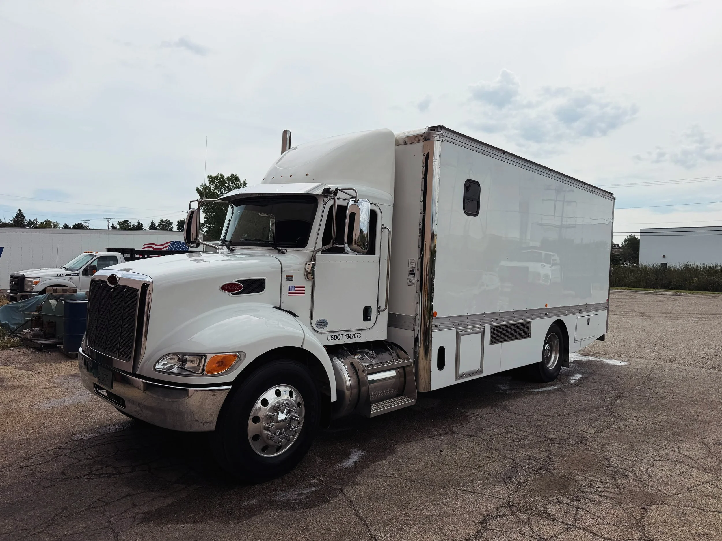 This truck took 2 days to detail and polish but the time was well worth it! ✨Shining like the first day they got it. 😎💪🚛If you&rsquo;ve got a truck that needs some TLC, call 414-688-4890 for your FREE quote today. #semitruck #truck #polishing #bos