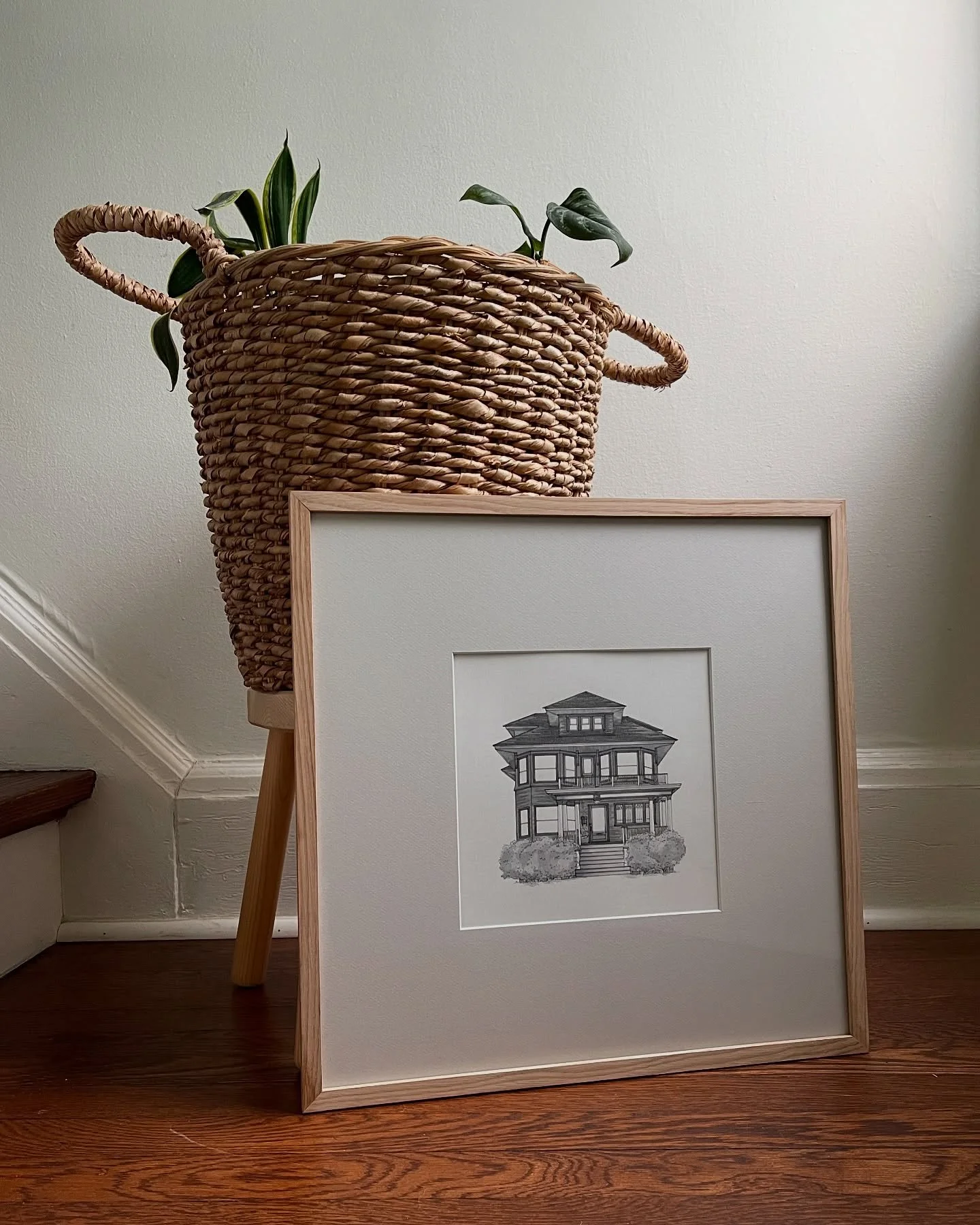 I&rsquo;m so excited to share this next commission with you&hellip; a Frank Lloyd Wright house! This illustration is a sneak peak of what you can tour in the upcoming 2025 Wright Plus Architectural Housewalk on Saturday, May 17th. This is the John an