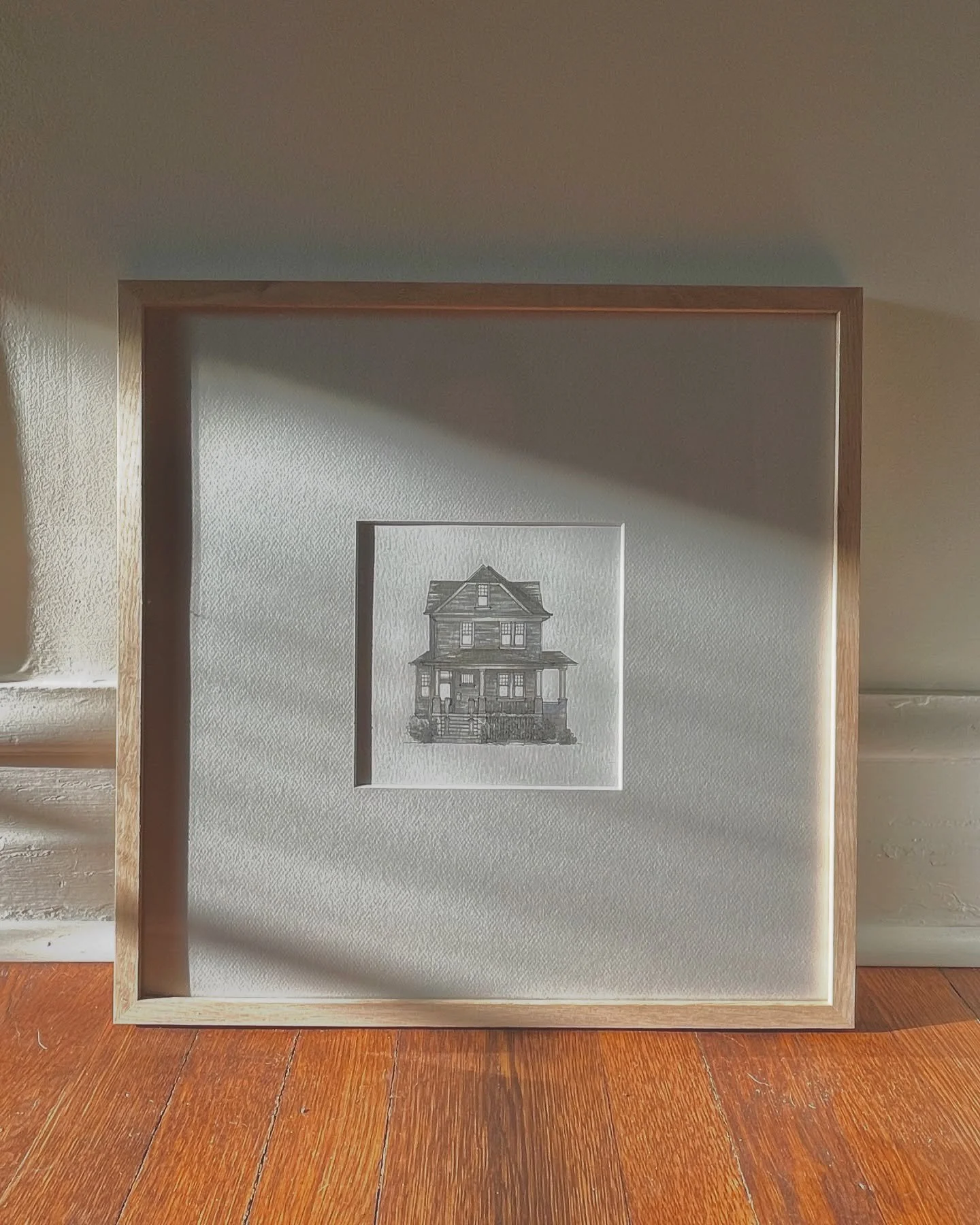 A quaint house with a porch&hellip; What&rsquo;s not to love? Loving this warmer weather and enjoying the view from my porch :)
.
.
#noteworthydesign #homesbyhand #oakparkarchitecture #architechture #historichomes #drawing #byhand #artsy #artwork #il