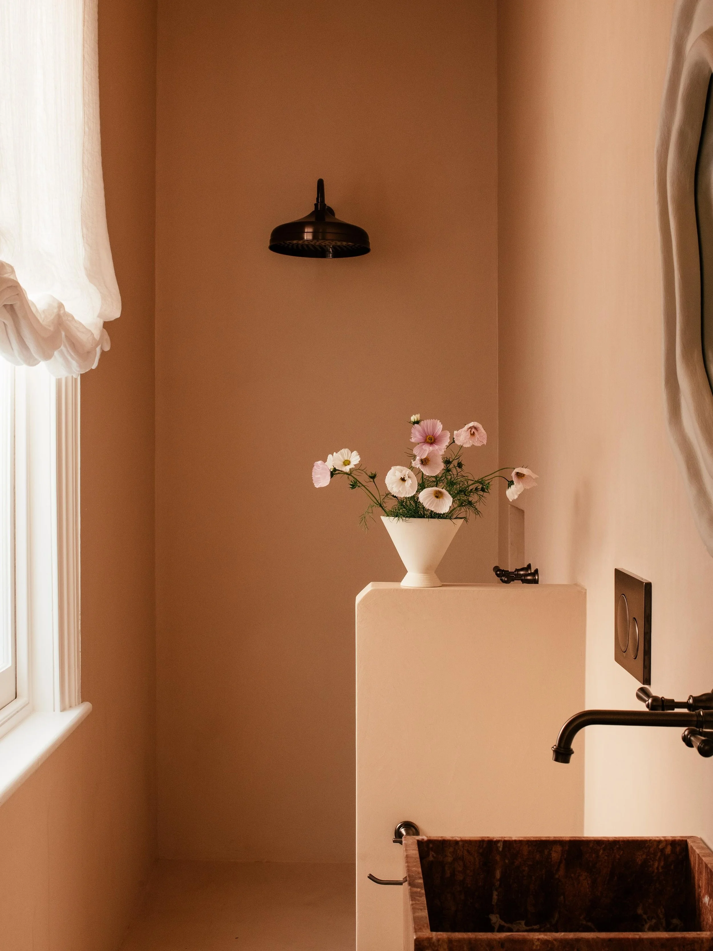 Pretty in pink, now pretty in print. Our Tranquil House ensuite featured in this month&rsquo;s issue of @homebeautiful. Isn&rsquo;t she lovely! 

#avacantspacehome #tranquilhouse