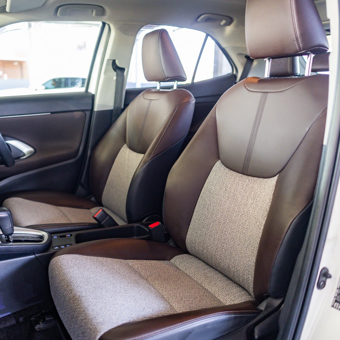 deluxe - 19dec - yaris cross-01.jpg