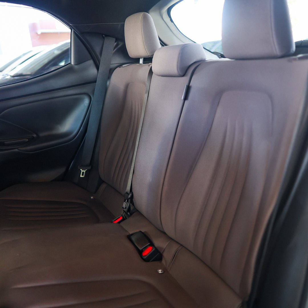deluxe-yaris-1080-02.jpg