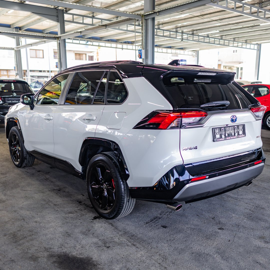 Deluxe - 12dec - Toyota CHR - 1080-06.jpg