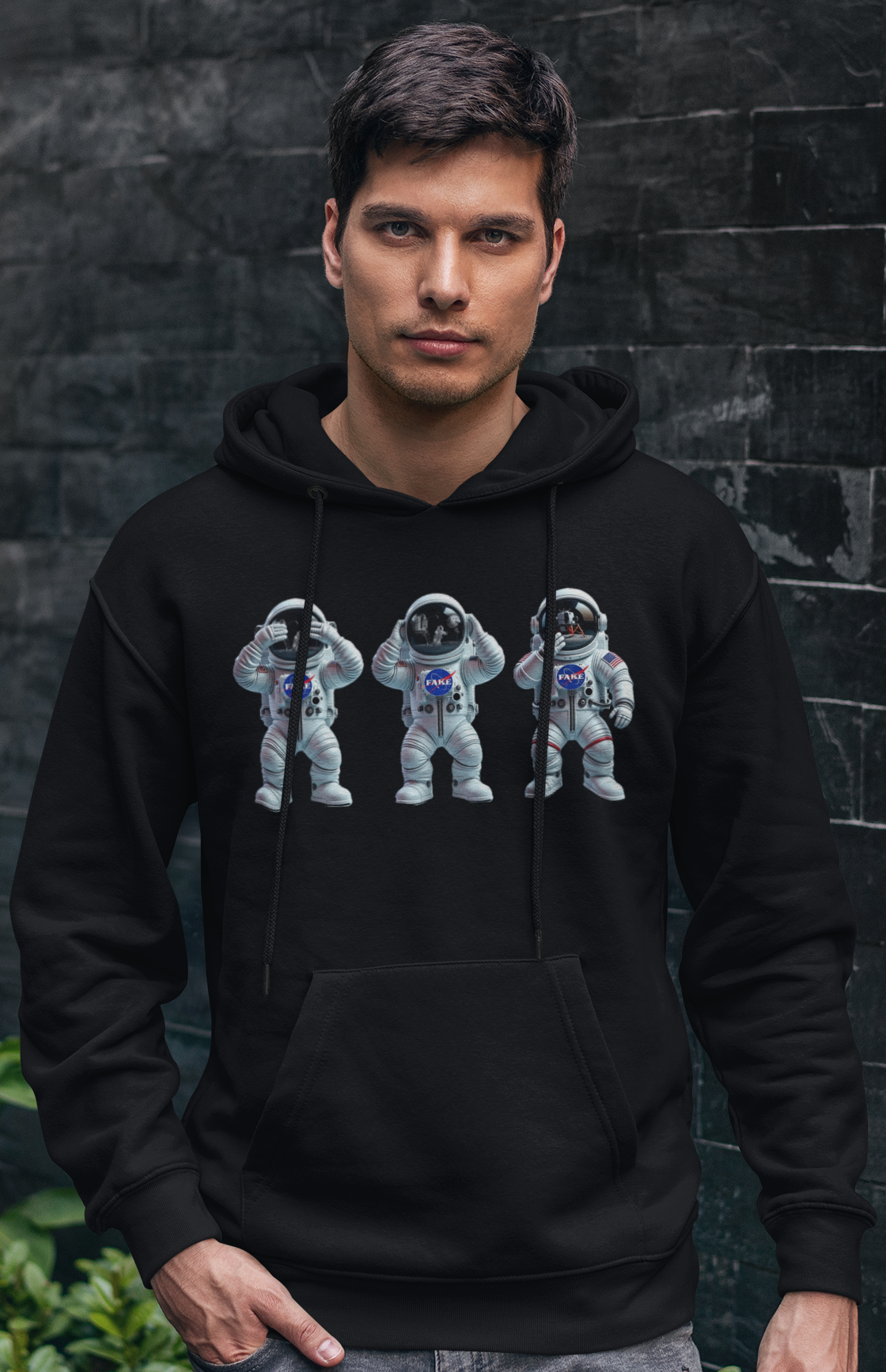 astronot hoodie se say hear.png