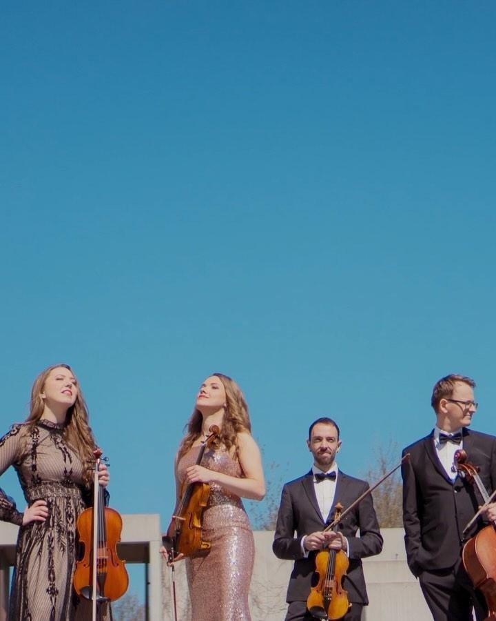 Pulmakellad l&ouml;&ouml;vad? 💒💍 
Meeleolu loob @o.o.32quartet 🎻

@kristianplink 
@alicesotherside 
@maruskka 
@piprakaun 
@adrian_orange 

#wedding #weddingmusic #musician #stringquartet #quartet #music #pulm #pulmad #pulmadeestis