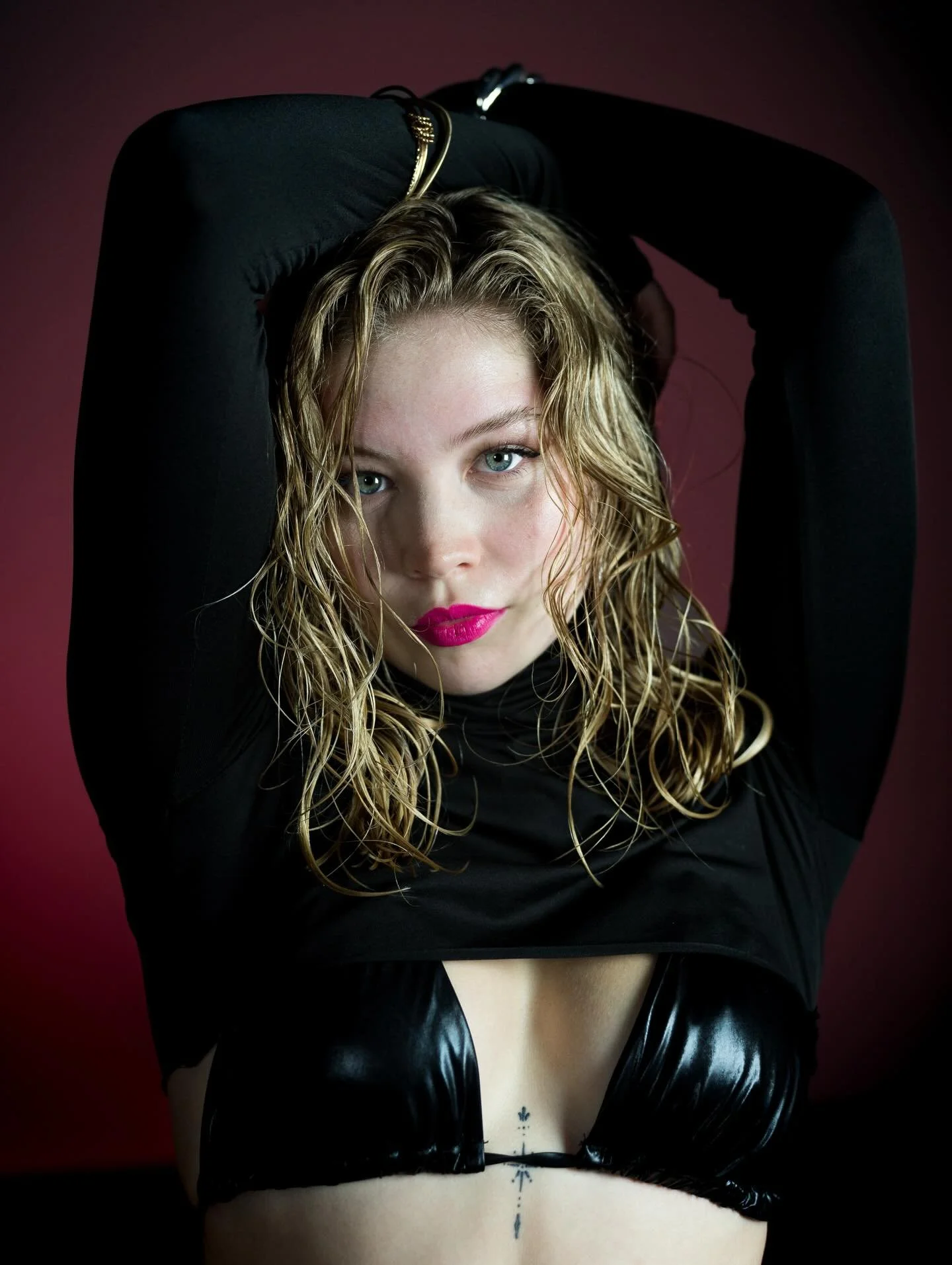 this is Lily, 
she is so beautiful ! 

#beautiful #shooting #dancelife #videoshoot  #blondie