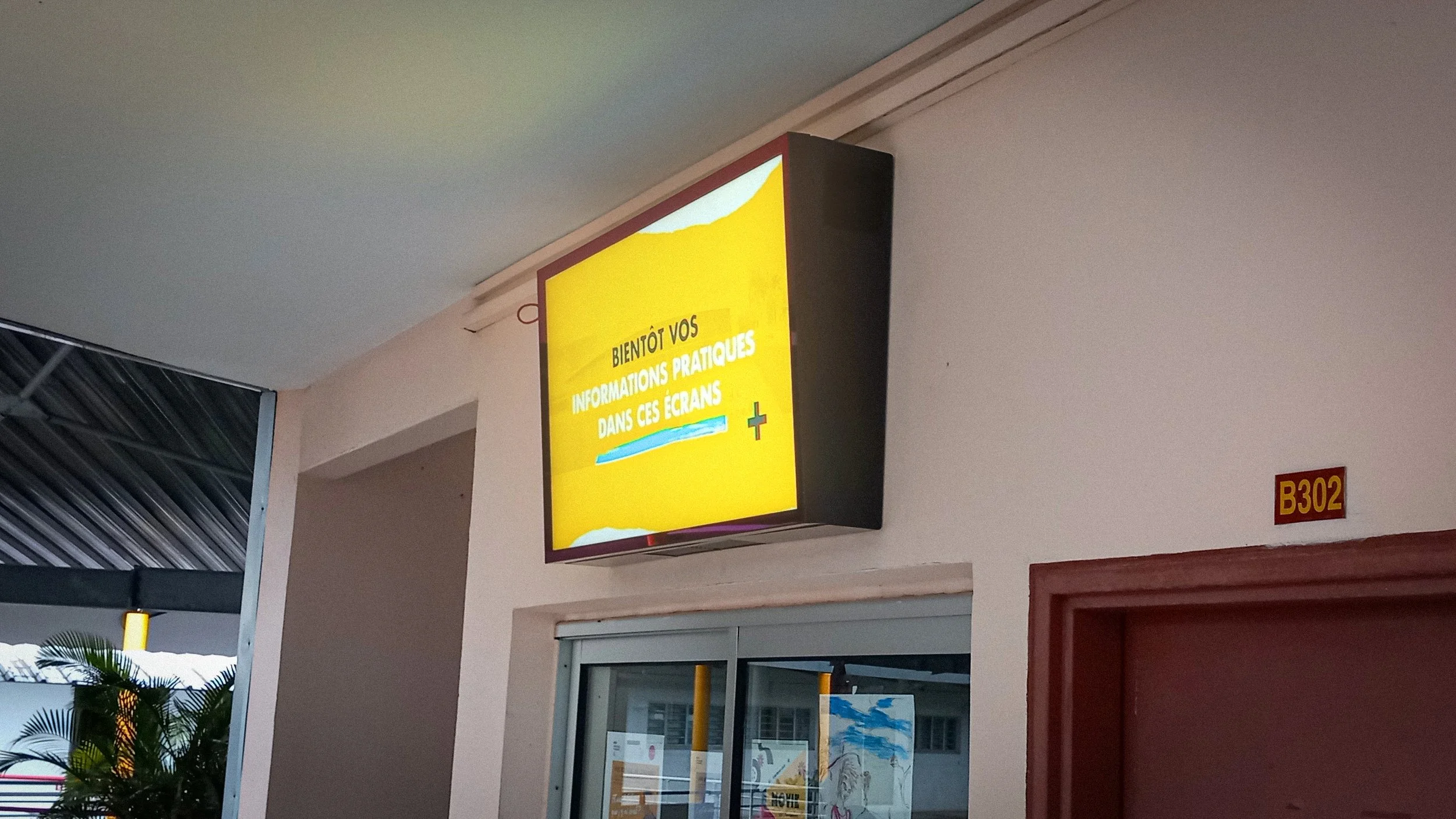 Ecran exterieur Lycée copie.jpg