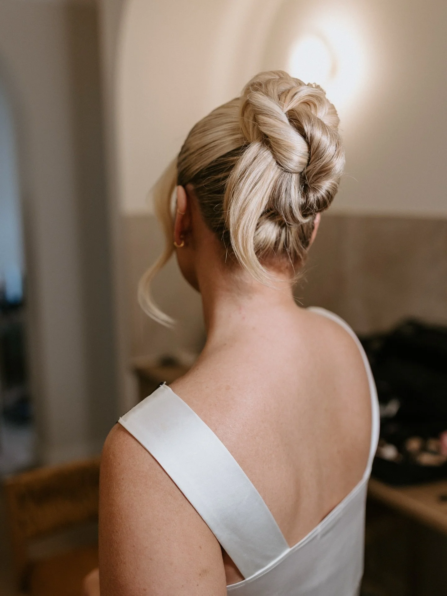Hair Kind Bride Testimonial ~ Shelby 

&lsquo;Where do I even begin?

Maddie is not only an incredibly talented stylist, but also one of the most beautiful souls you could hope to have with you on your wedding morning. Her warm, gentle nature made th