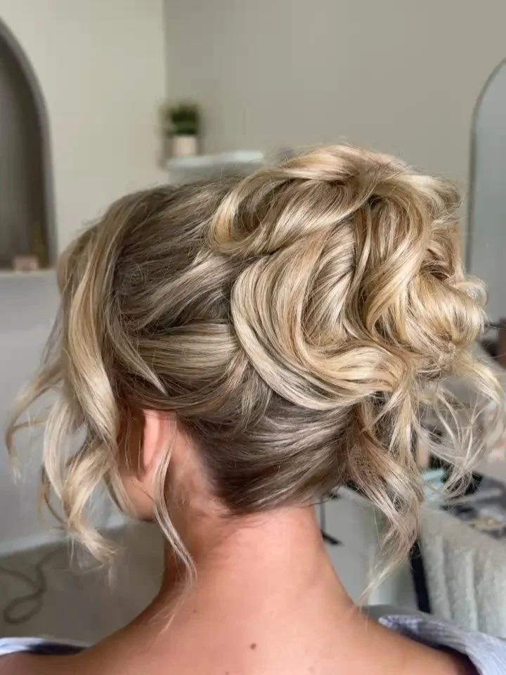 The hair up edit. 
Which is your favourite? 
High or low. Polished or clean texture. 
I love them all, don&rsquo;t make me choose. 

#bridalhairstylist #hairkind #hairups #hairupstyle #weddinghair